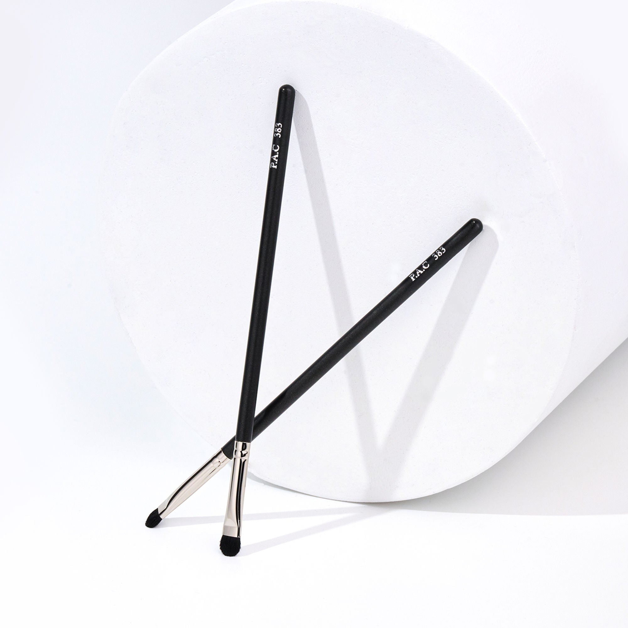 PAC Studio Eyeshadow Brush - 383 - Distacart