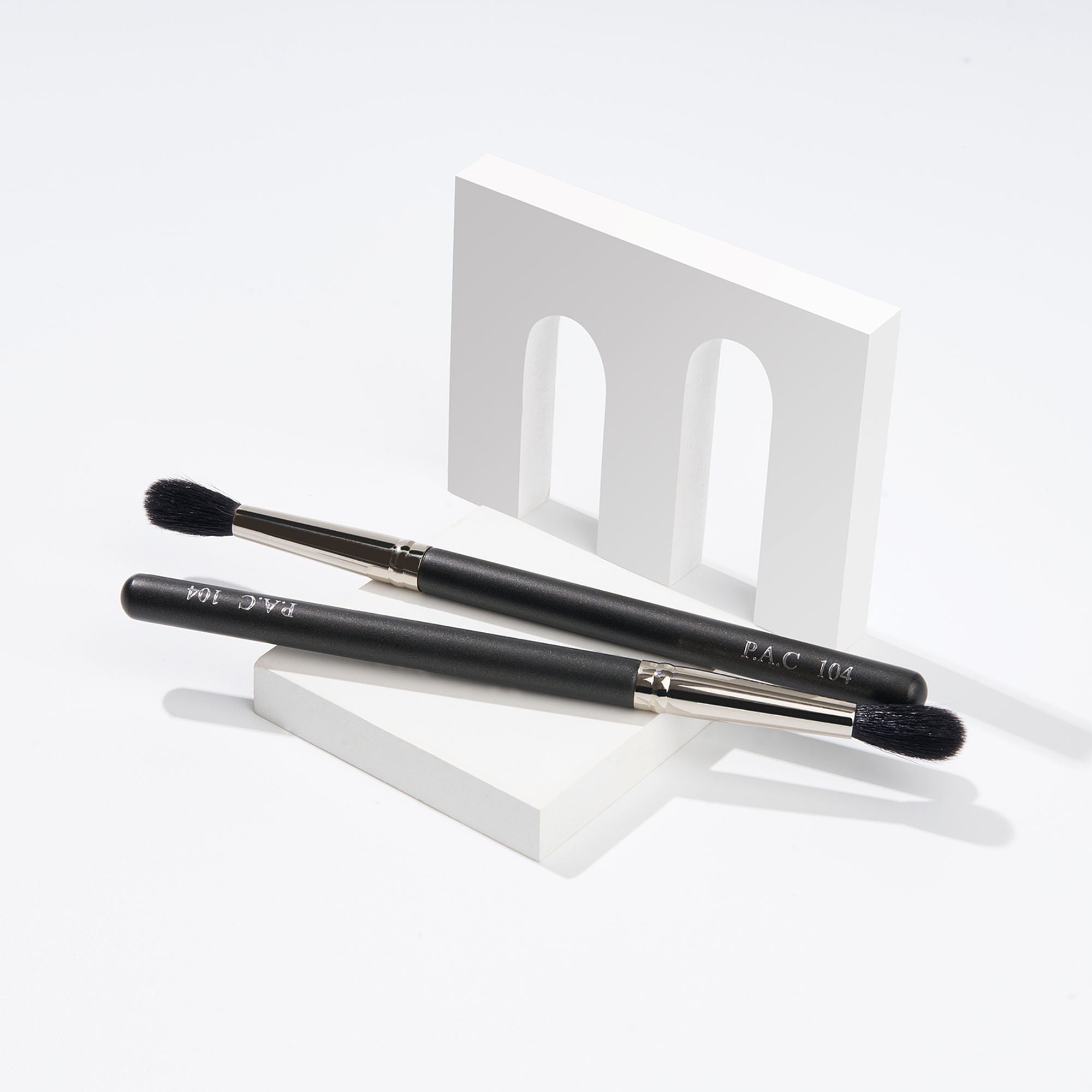 PAC Studio Eyeshadow Brush - 104 - Distacart