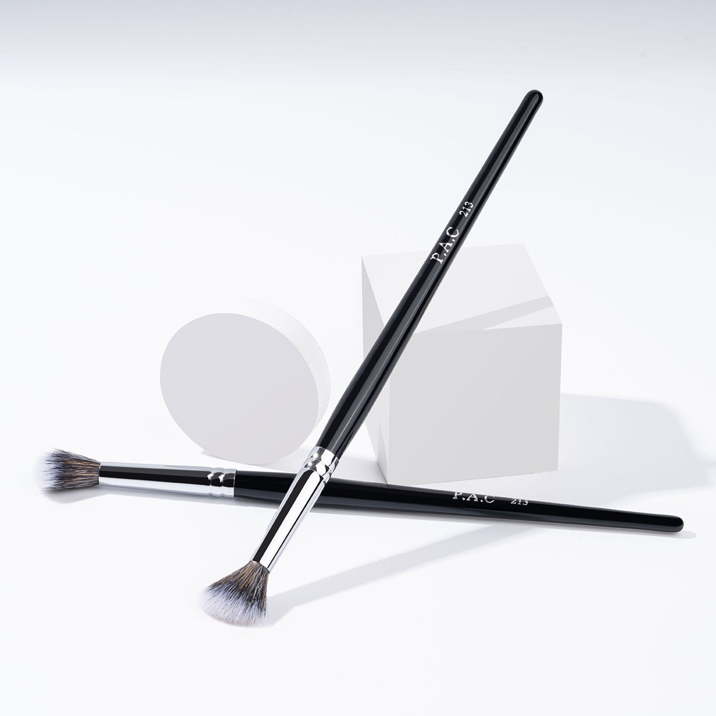 PAC Studio Eyeshadow Blending Brush 213 - Distacart