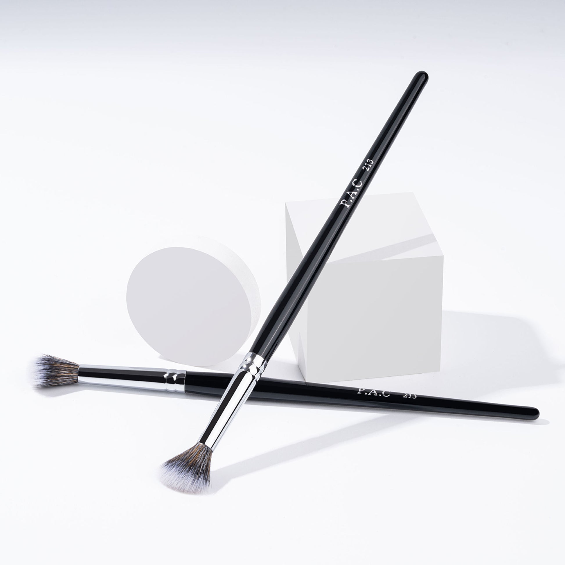 PAC Studio Eyeshadow Blending Brush 213 - Distacart
