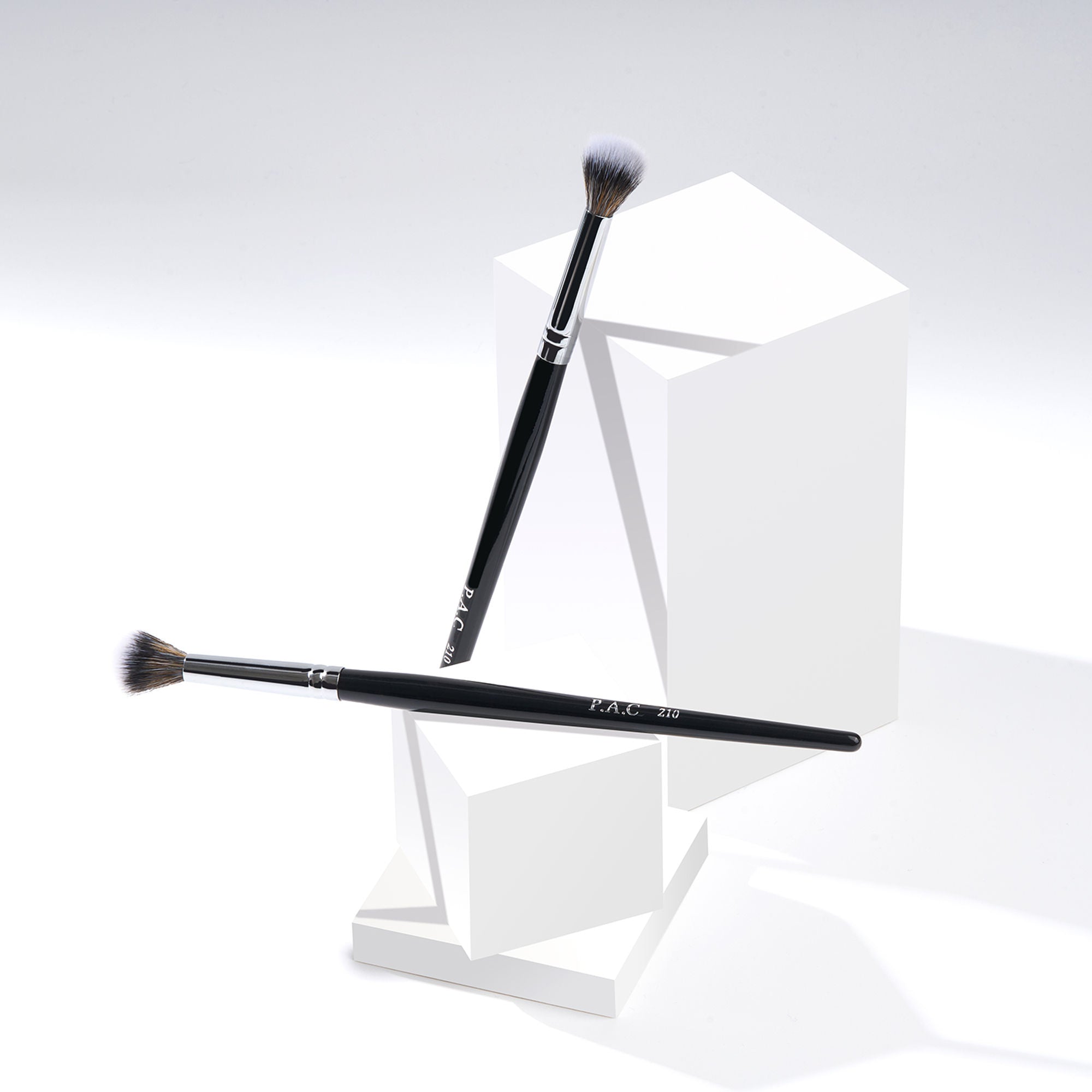 PAC Studio Eyeshadow Blending Brush 210 - Distacart