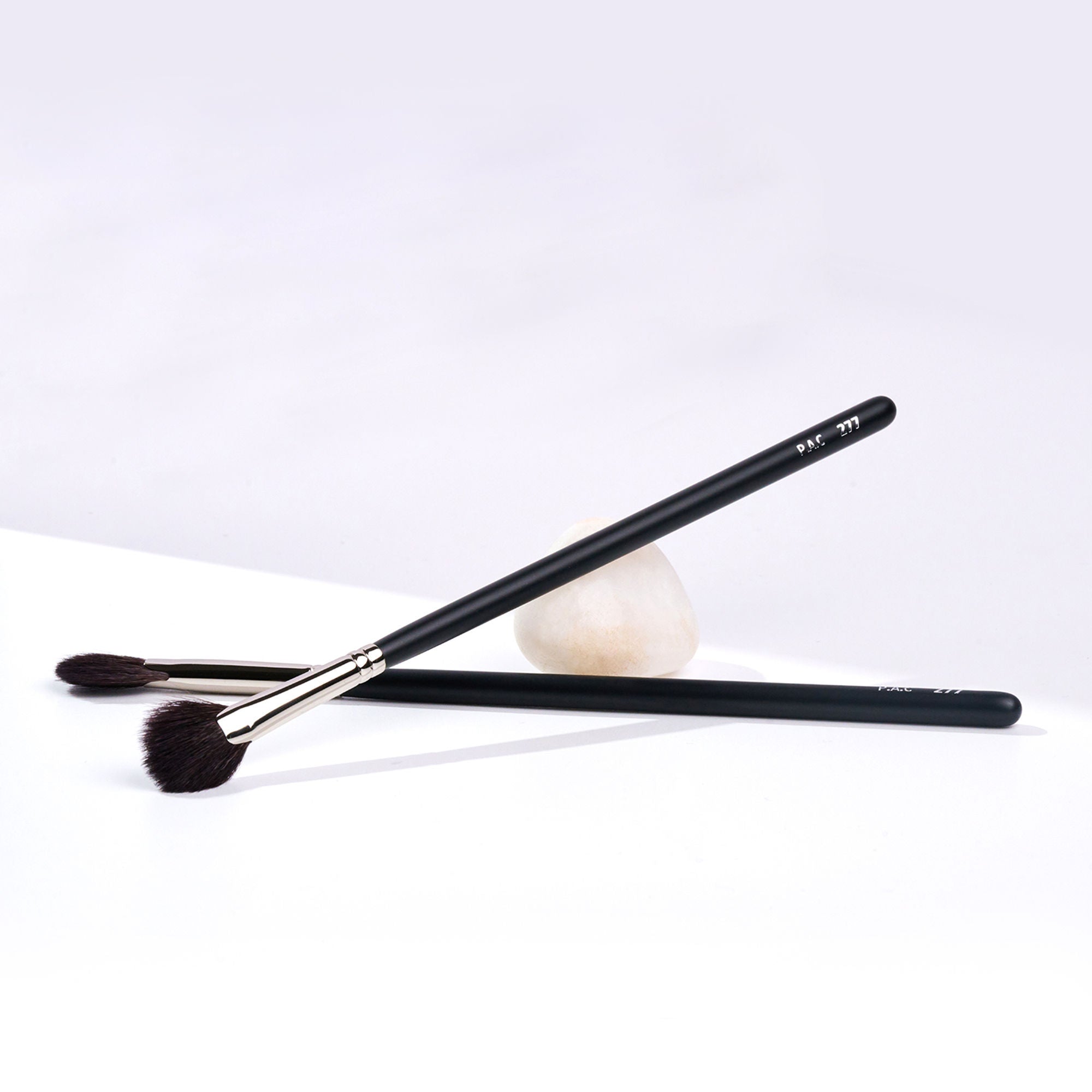 PAC Studio Highlighter Brush 277 - Distacart