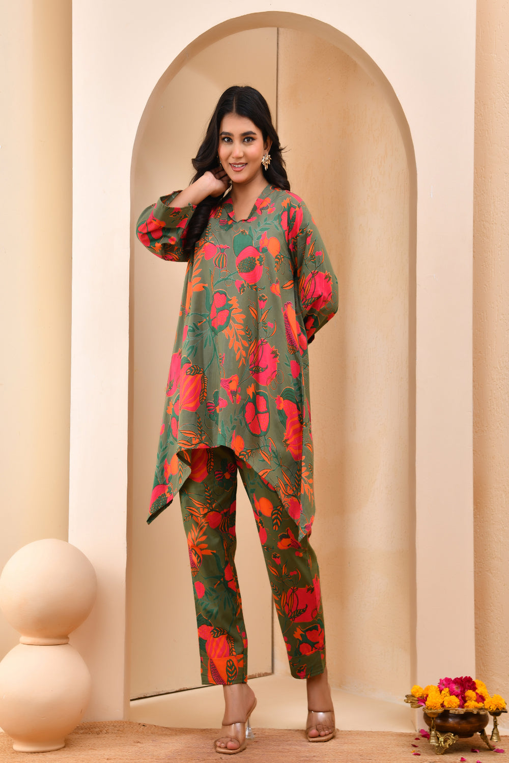 Vaasva Women Floral Printed Kurta Pant Set
