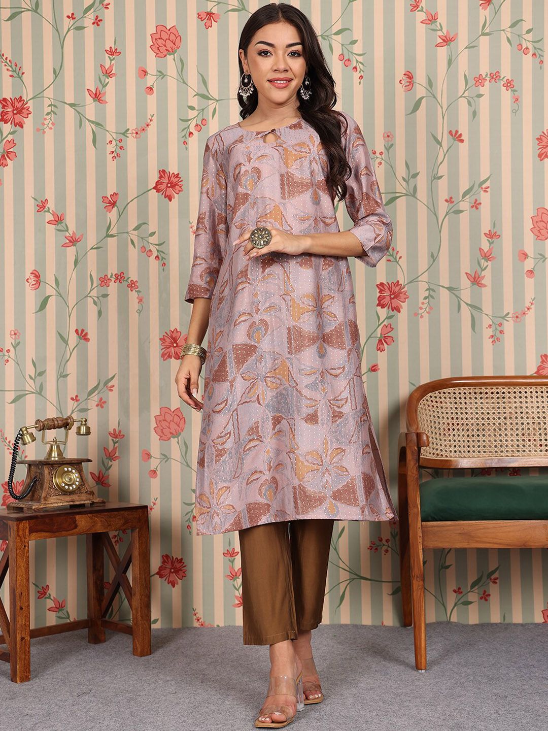 Ode by House of Pataudi Floral Printed Straight Chanderi Silk Kurta with Trousers - Distacart