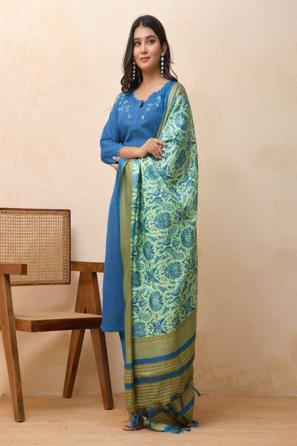 Vaasva Women Black Embroidered Suit Set - Distacart