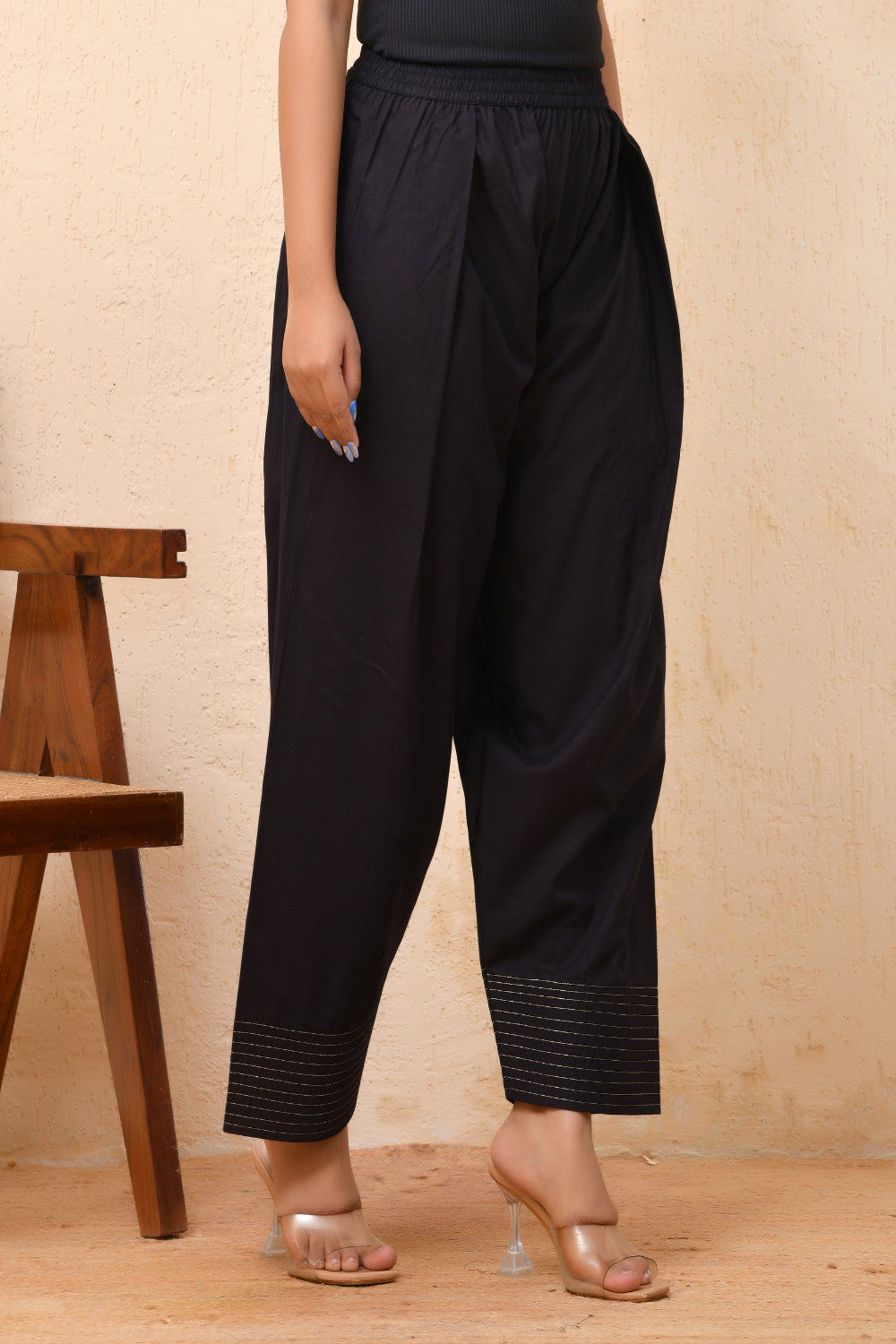 Vaasva Women Black Solid Farshi Pant