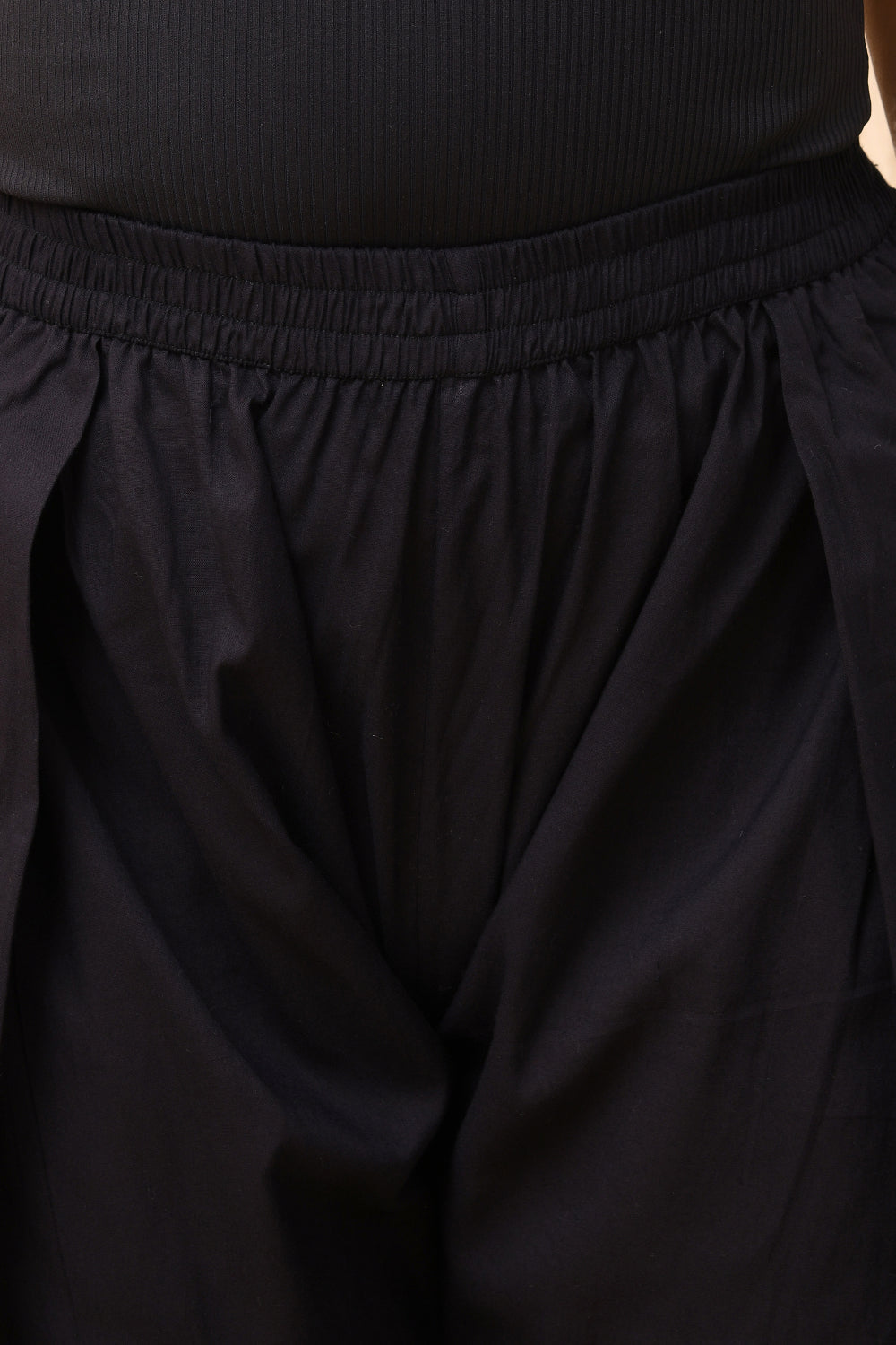 Vaasva Women Black Solid Farshi Pant