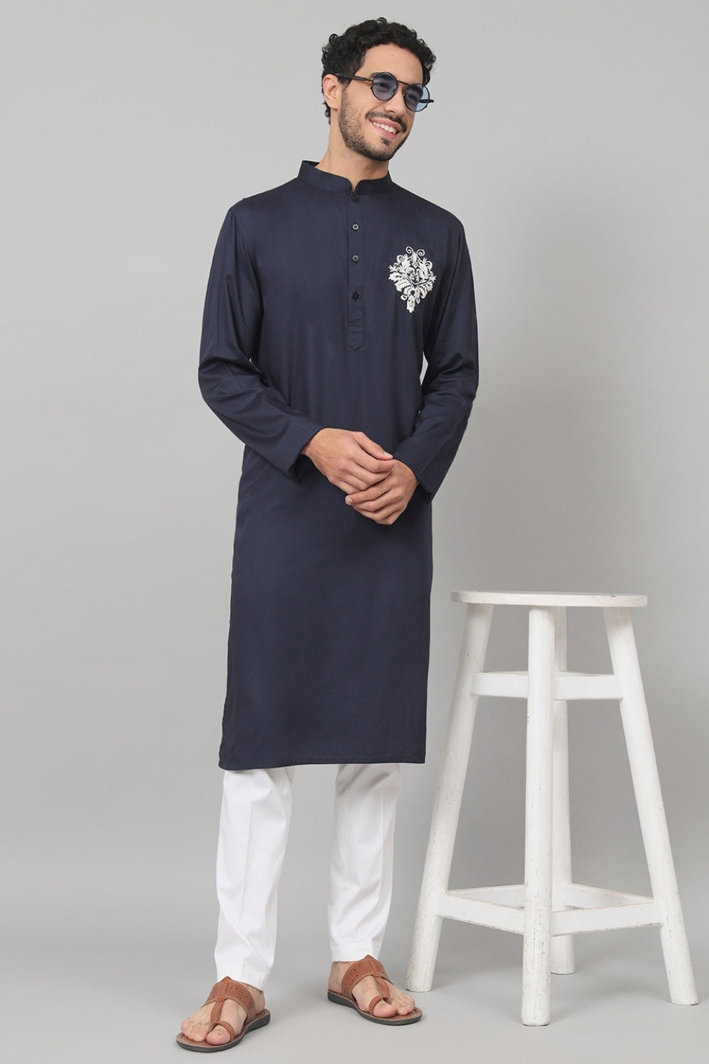 Classic Cotton Kurta With Single Motif Embroidery by Hilo Design - Distacart