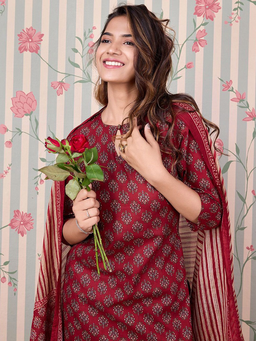 Ode by House of Pataudi Floral Printed Regular Pure Cotton Kurta with Trousers & Dupatta - Distacart