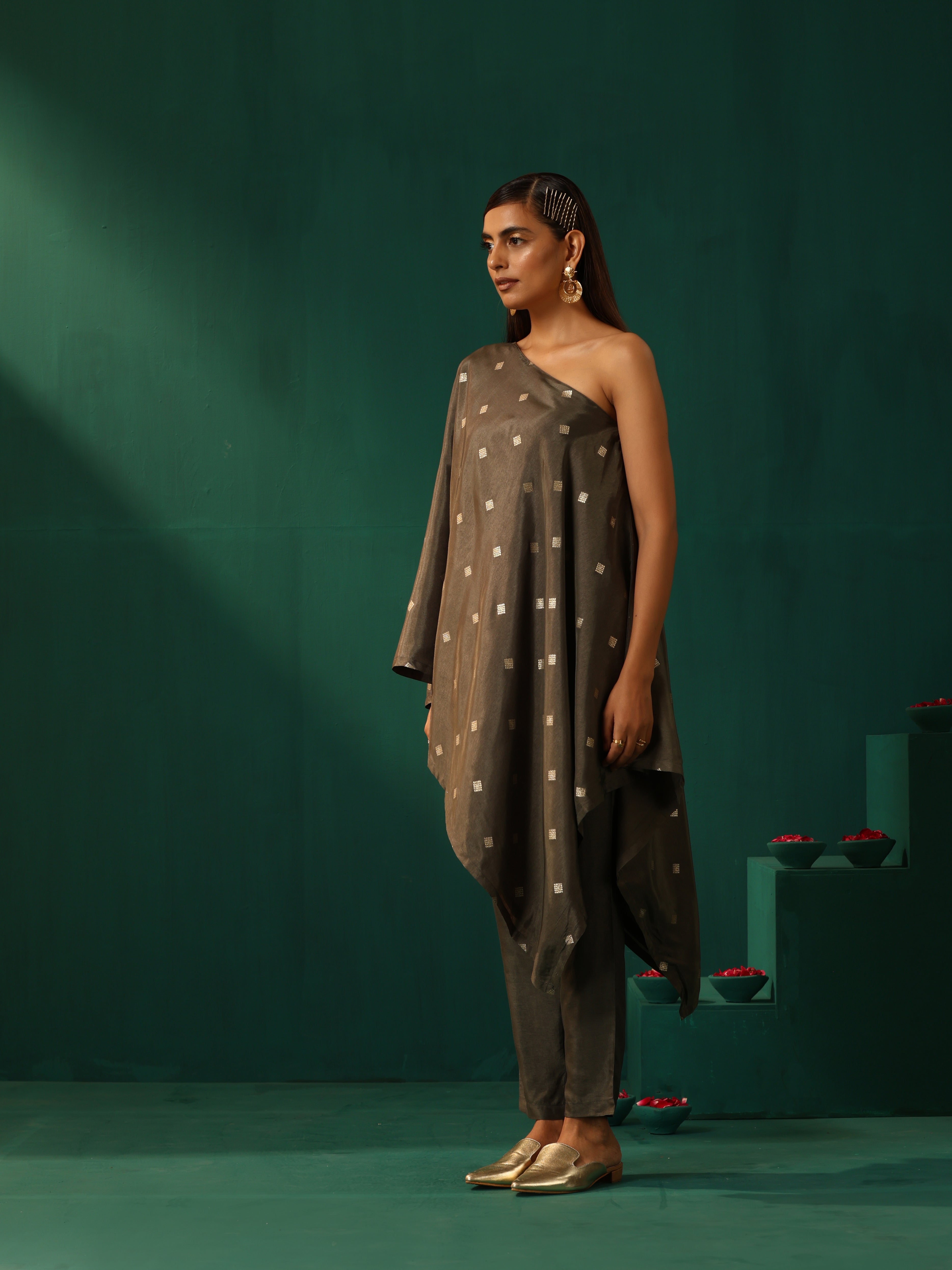 trueBrowns Grey Diamond Viscose Silk One-Shoulder Kurta Pant Set - Distacart