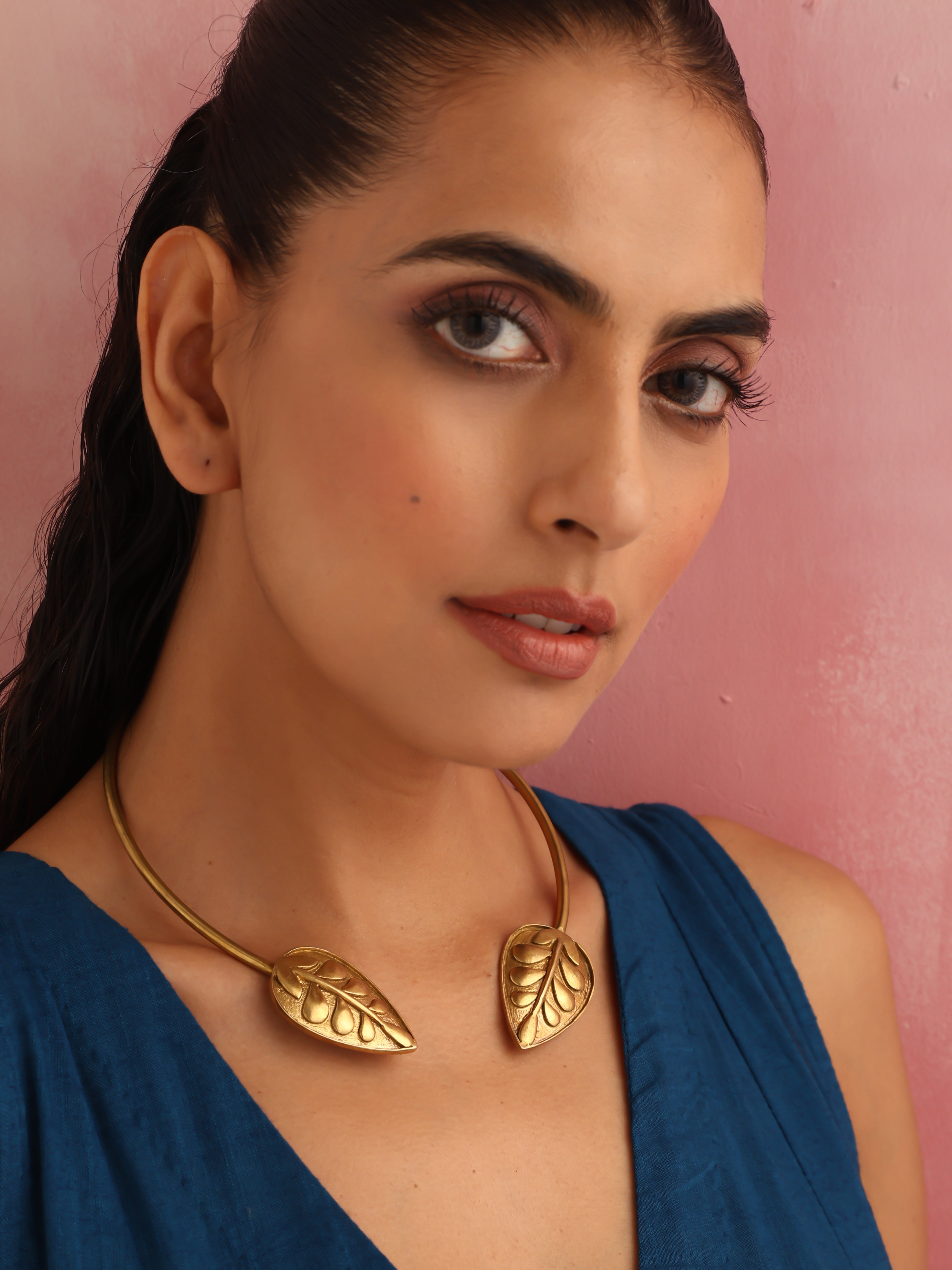 trueBrowns Brass Leaf Contemporary choker - Distacart