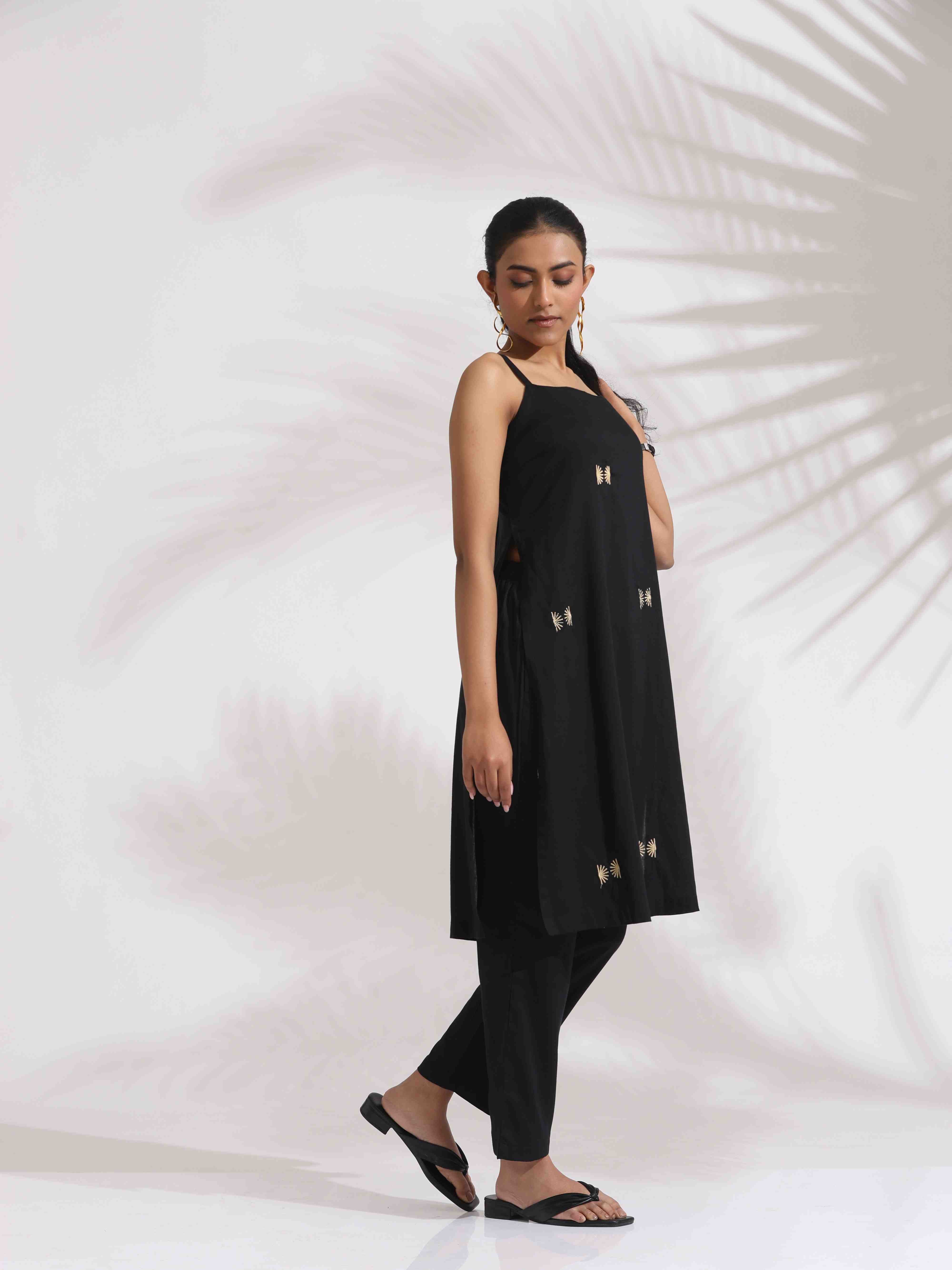 trueBrowns Black Cotton Embroidered Straight Kurta Set - Distacart