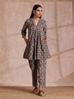 Thumbnail for trueBrowns Clay Dabu Geometric Print Cotton Pleated Co-Ord Set - Distacart