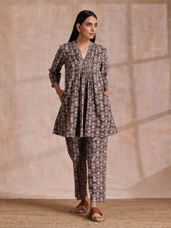 trueBrowns Clay Dabu Geometric Print Cotton Pleated Co-Ord Set - Distacart