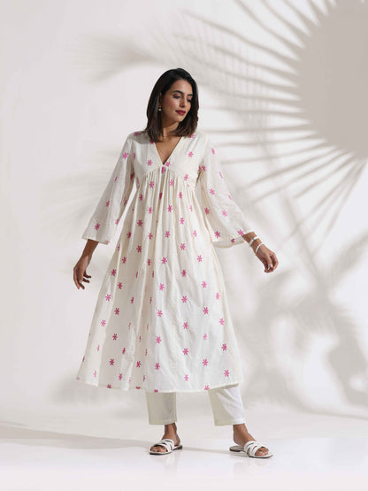 trueBrowns Off-White Cotton Floral Embroidered Flared Kurta Set - Distacart