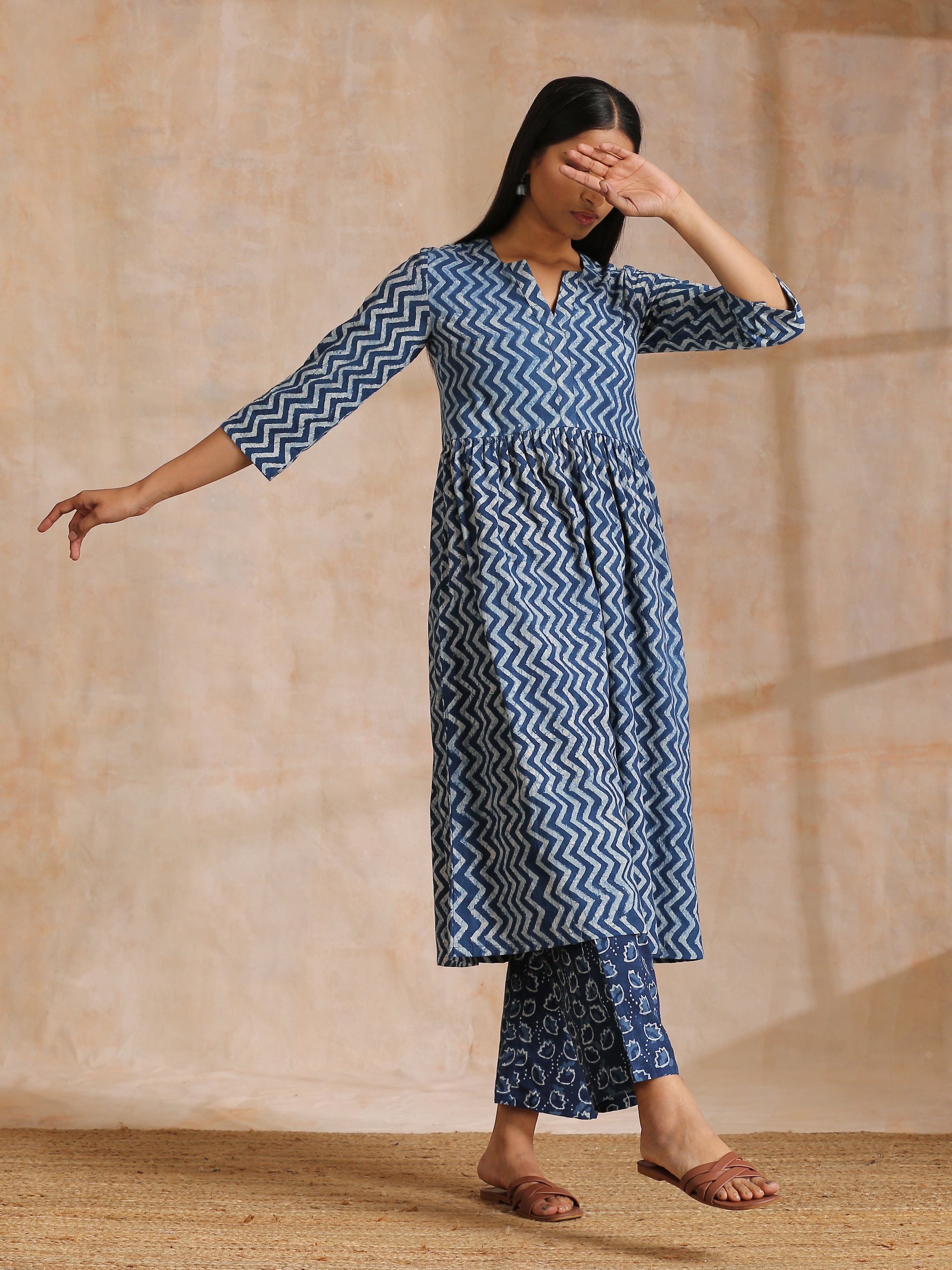 trueBrowns Indigo Dabu Zig-Zag Lines Print Cotton Flared Kurta Pant Set - Distacart