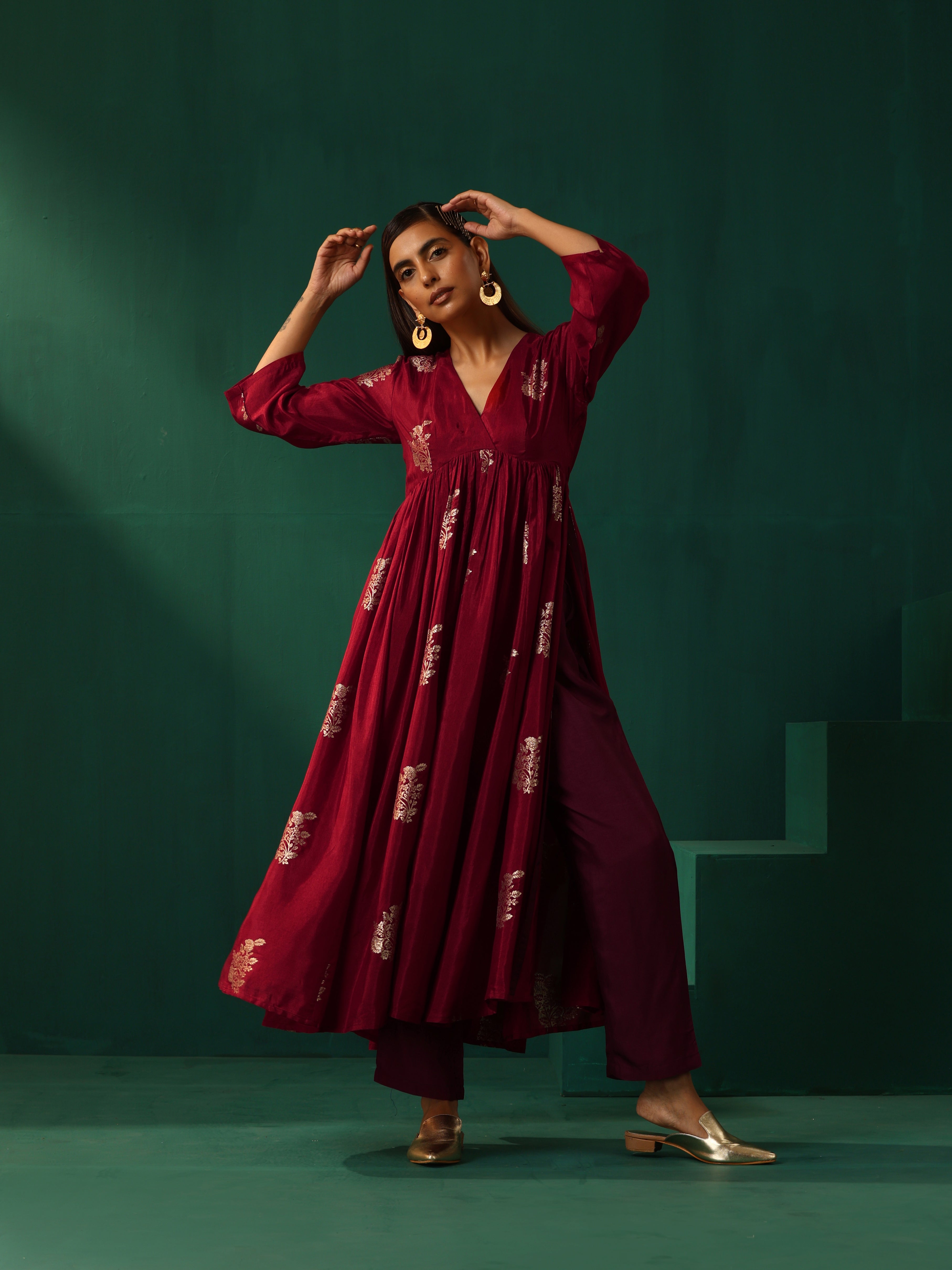 trueBrowns Maroon Floral Viscose Silk V-Neck Waist Gathered Kurta Pant Set - Distacart