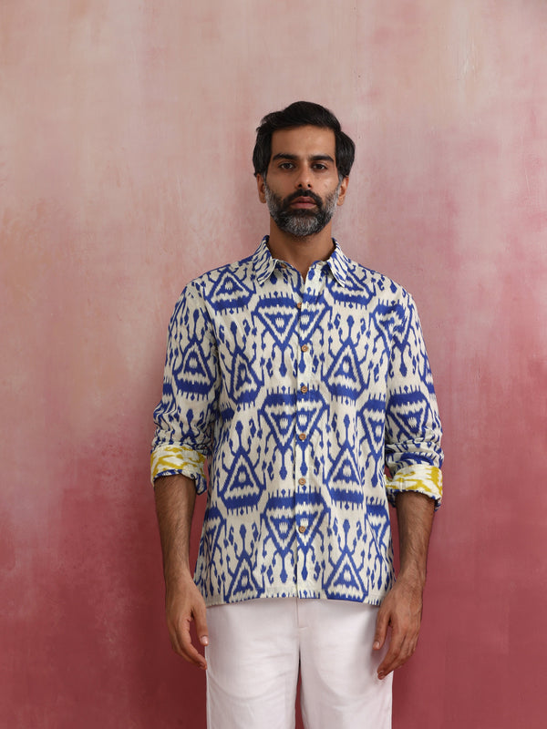trueBrowns Men's Blue Ikat Print Cambric Shirt