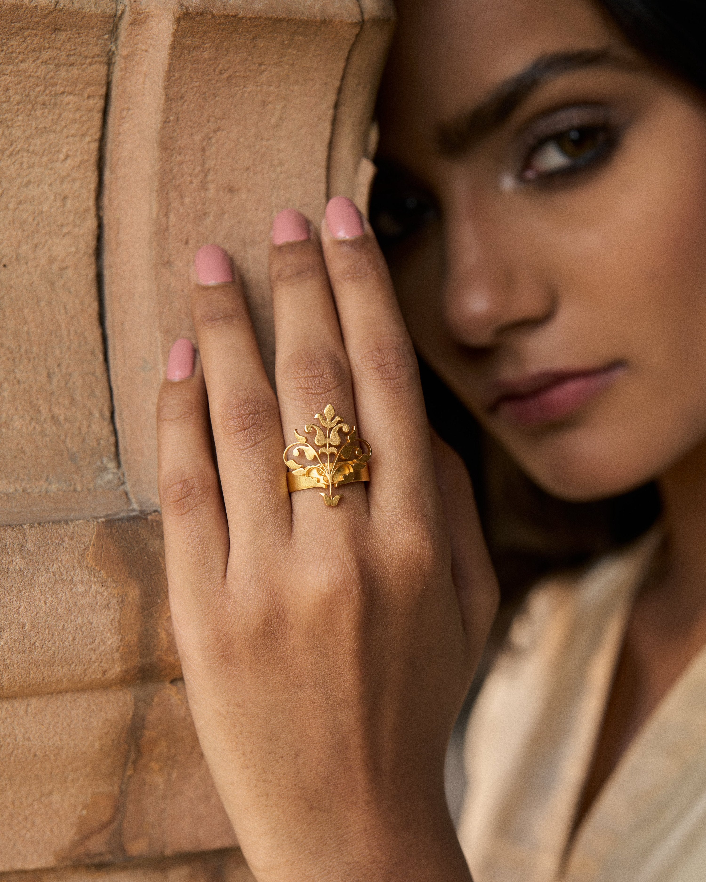 trueBrowns Gold-Polished Small Leaf Ring