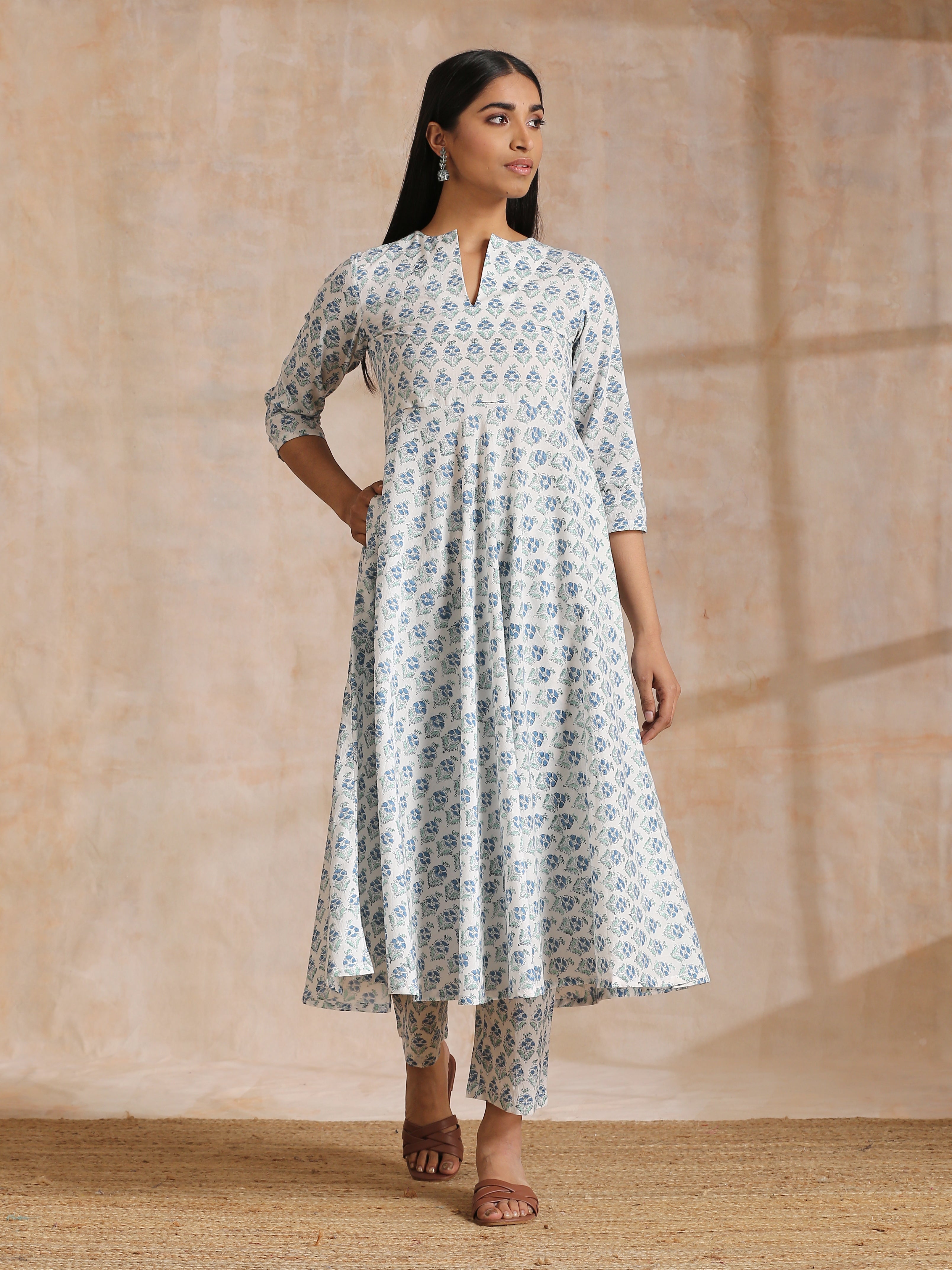 trueBrowns White With Blue Green Buta Print Cotton Flared Kurta Pant Set - Distacart