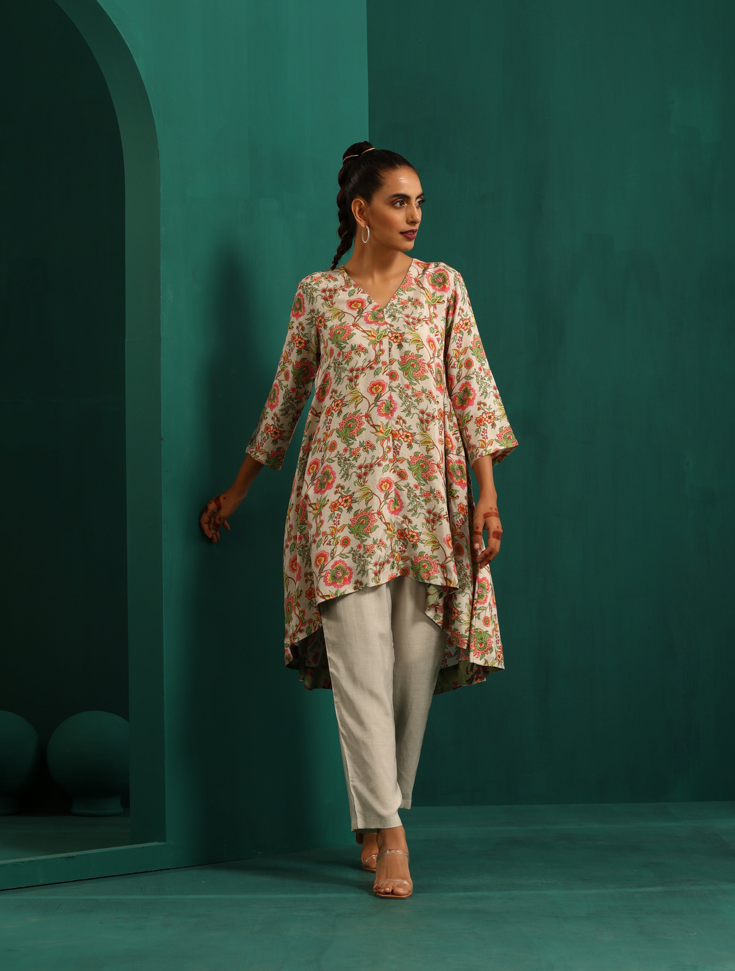 trueBrowns Off white Floral Jaal Muslin Silk Printed High Low Co-ord Set - Distacart