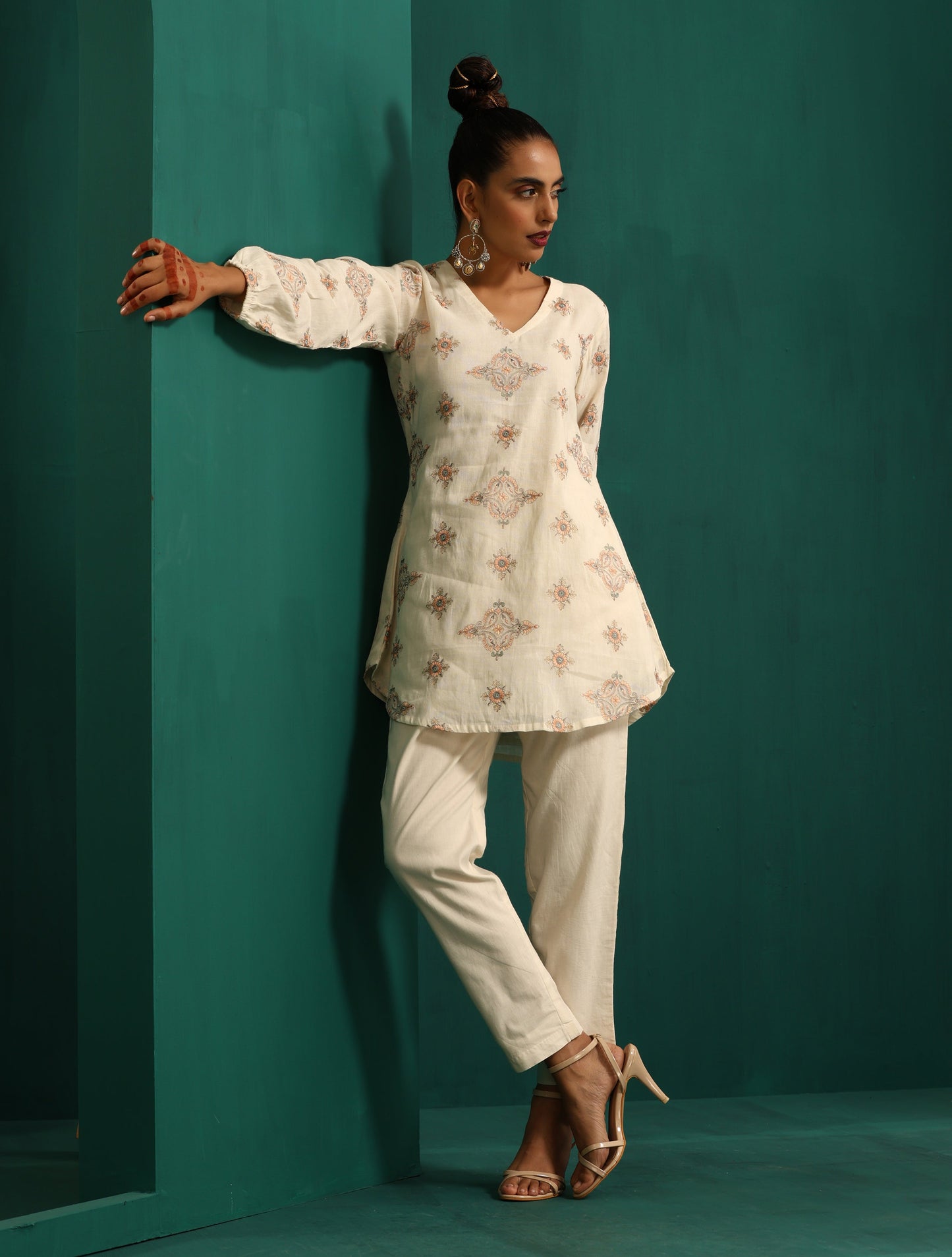 trueBrowns Ivory Peach Cotton V-Neck Co-Ord Set - Distacart