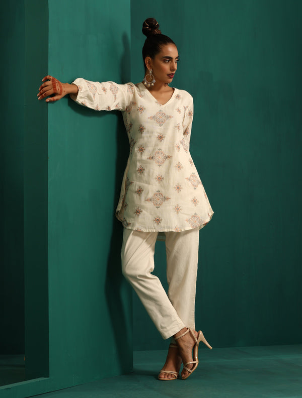 trueBrowns Ivory Peach Cotton V-Neck Co-Ord Set - Distacart