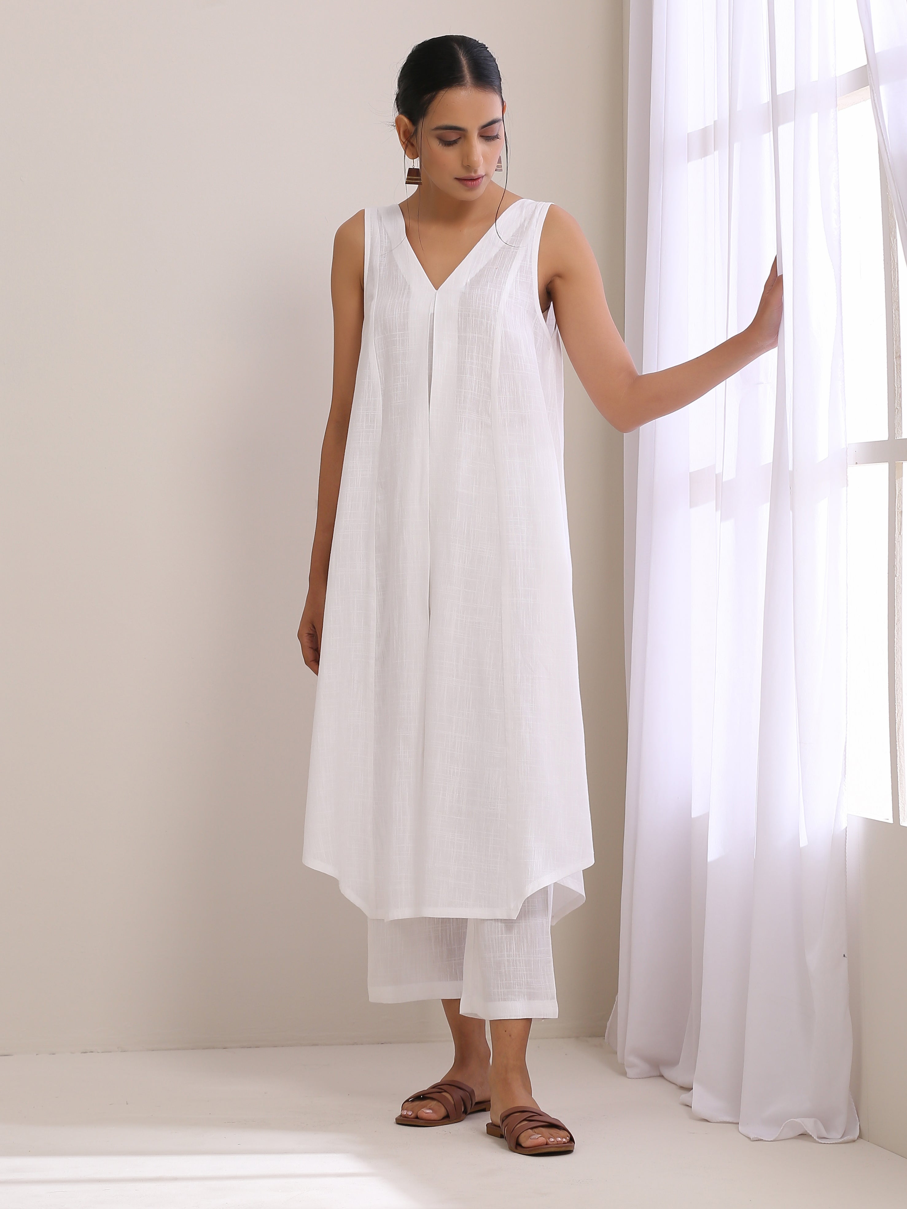 trueBrowns White Slub Texture Sleeveless Flared Kurta Pant Set - Distacart