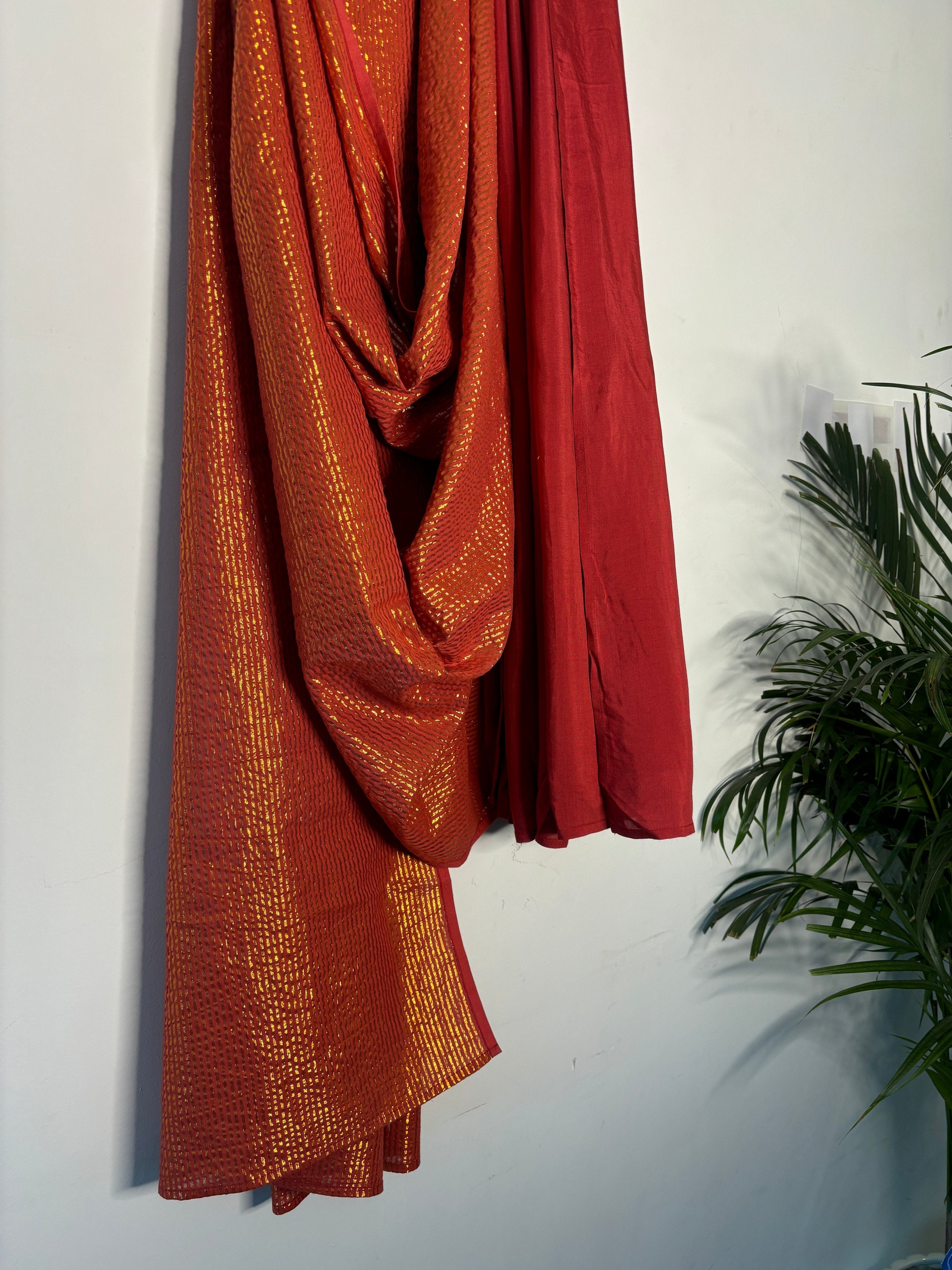 trueBrowns Rust Metallic Saree - Distacart
