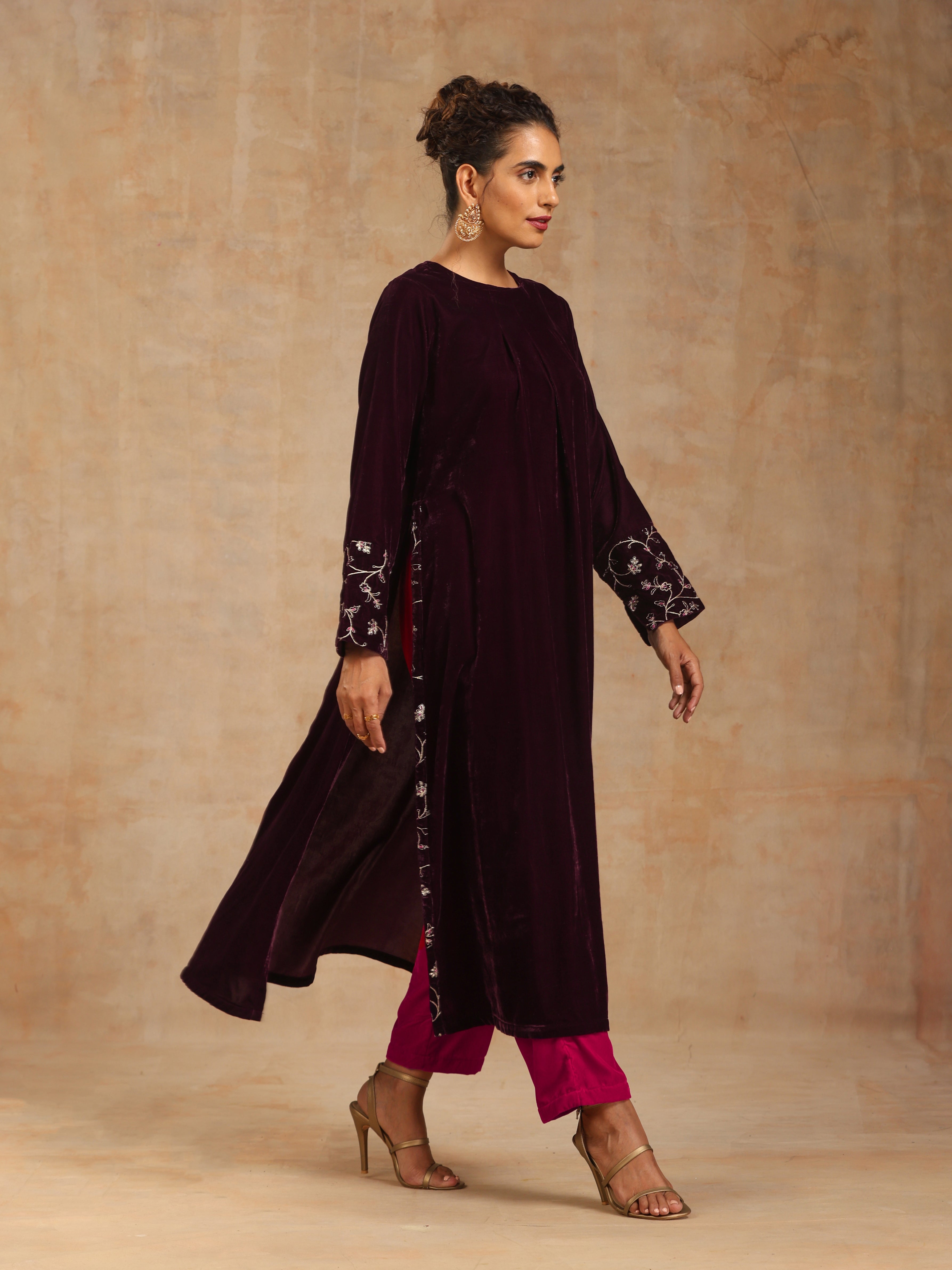 trueBrowns Wine Velvet Embroidered Kurta - Distacart