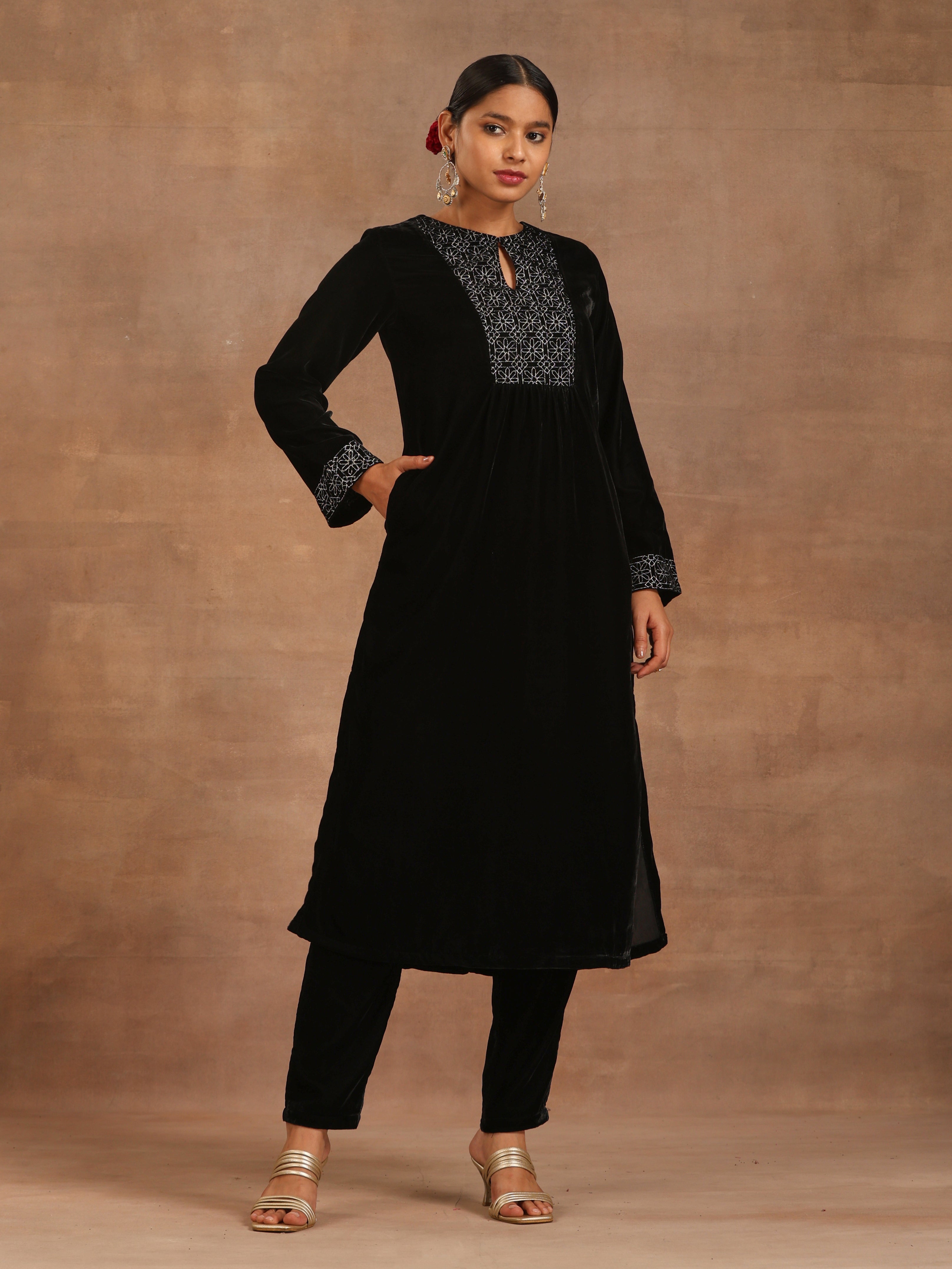 trueBrowns Black Velvet Embroidered Kurta - Distacart