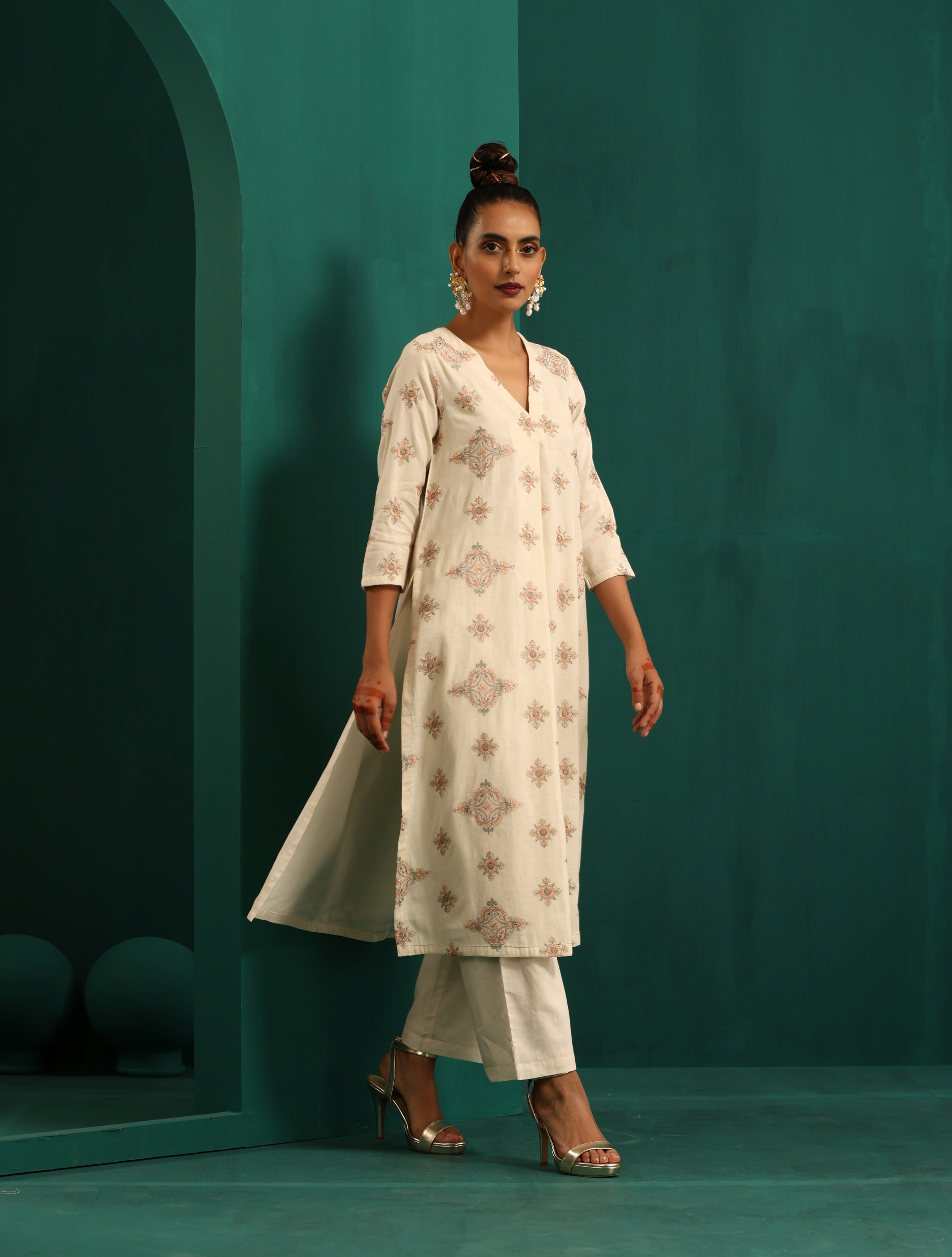 trueBrowns Ivory Peach Cotton Front Pleat Kurta Pant Set - Distacart