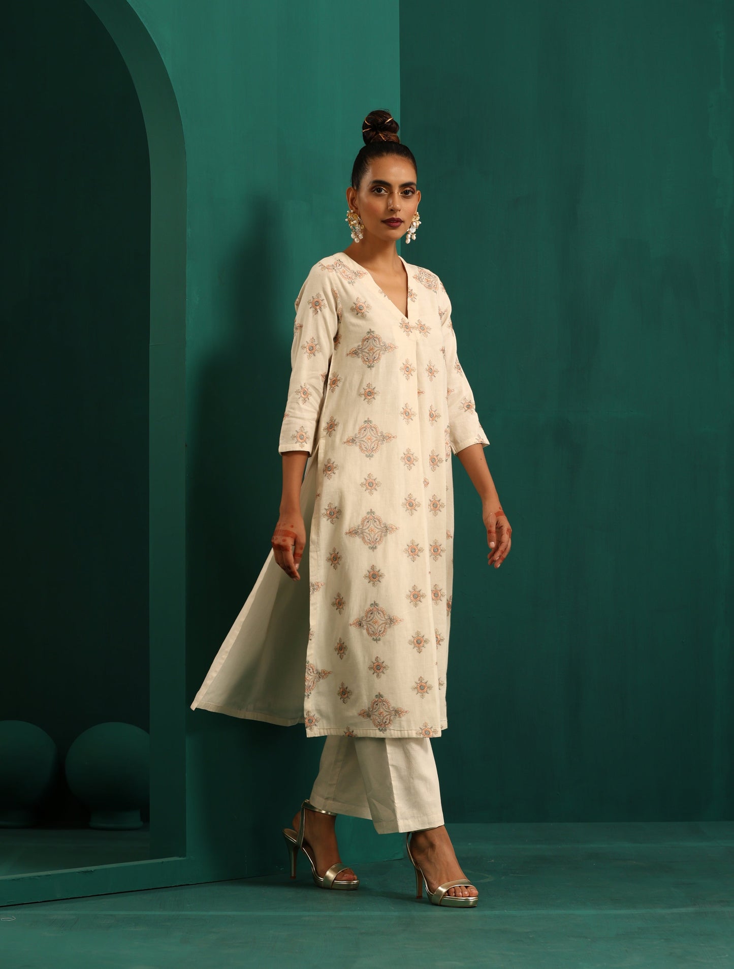 trueBrowns Ivory Peach Cotton Front Pleat Kurta Pant Set - Distacart