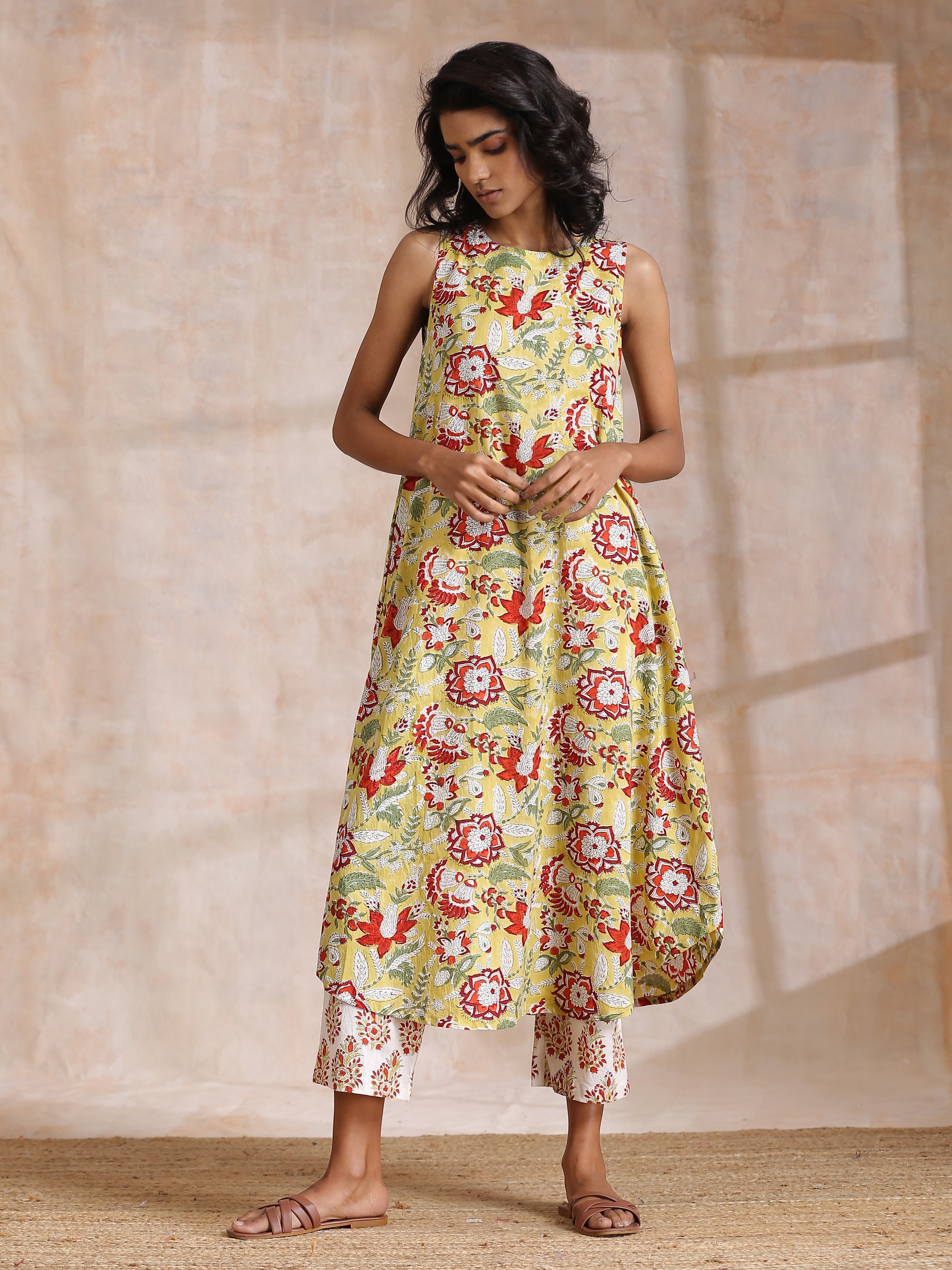 trueBrowns Yellow Overall Floral Block Print Cotton Sleeveless Kurta Pant Set - Distacart