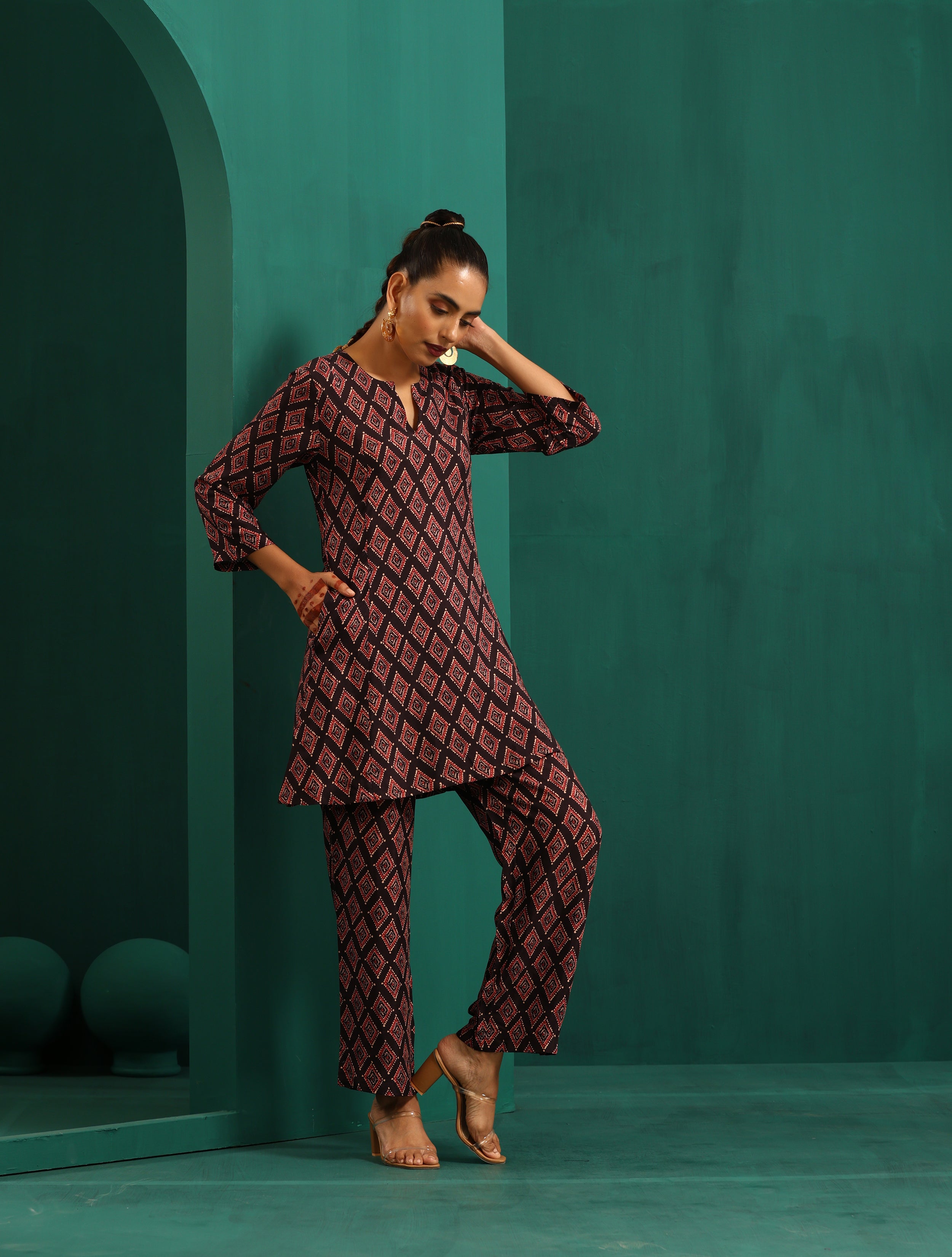 trueBrowns Black Diamond Muslin Silk Printed Relaxed Co-ord Set - Distacart