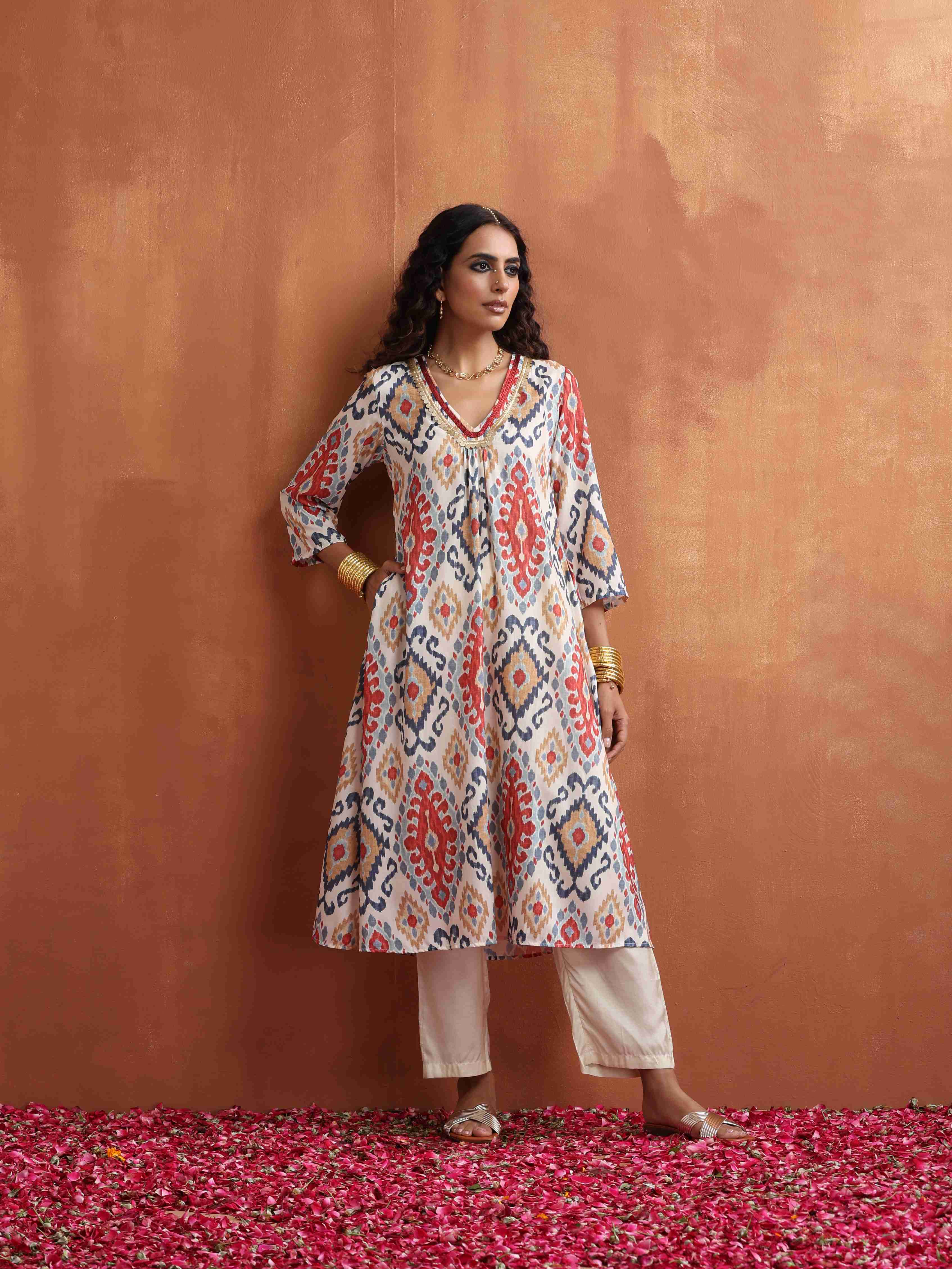 trueBrowns Off White Ikat Print Kurta Set - Distacart
