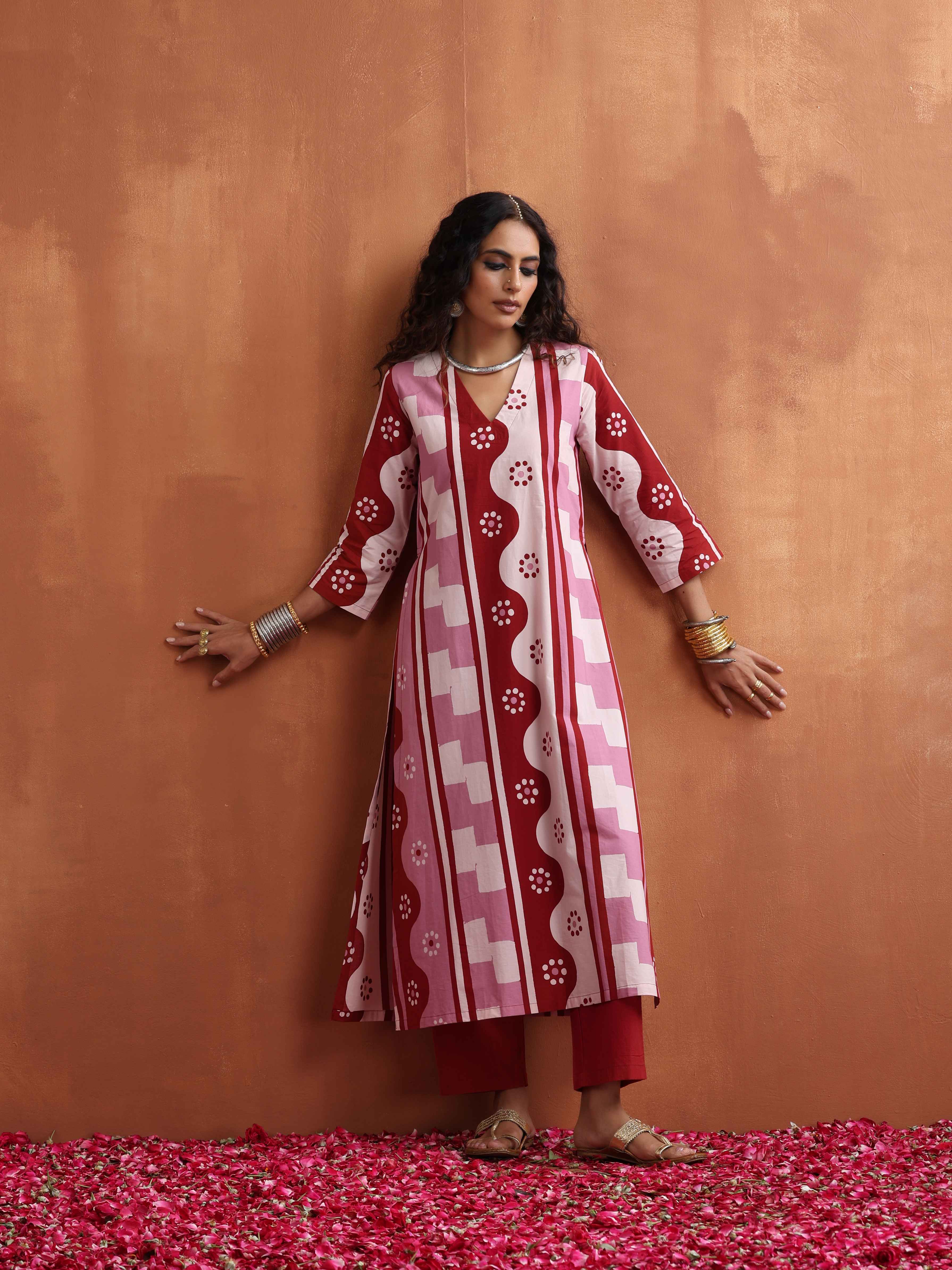 trueBrowns Pink Abstract Print High Slit Kurta Set - Distacart