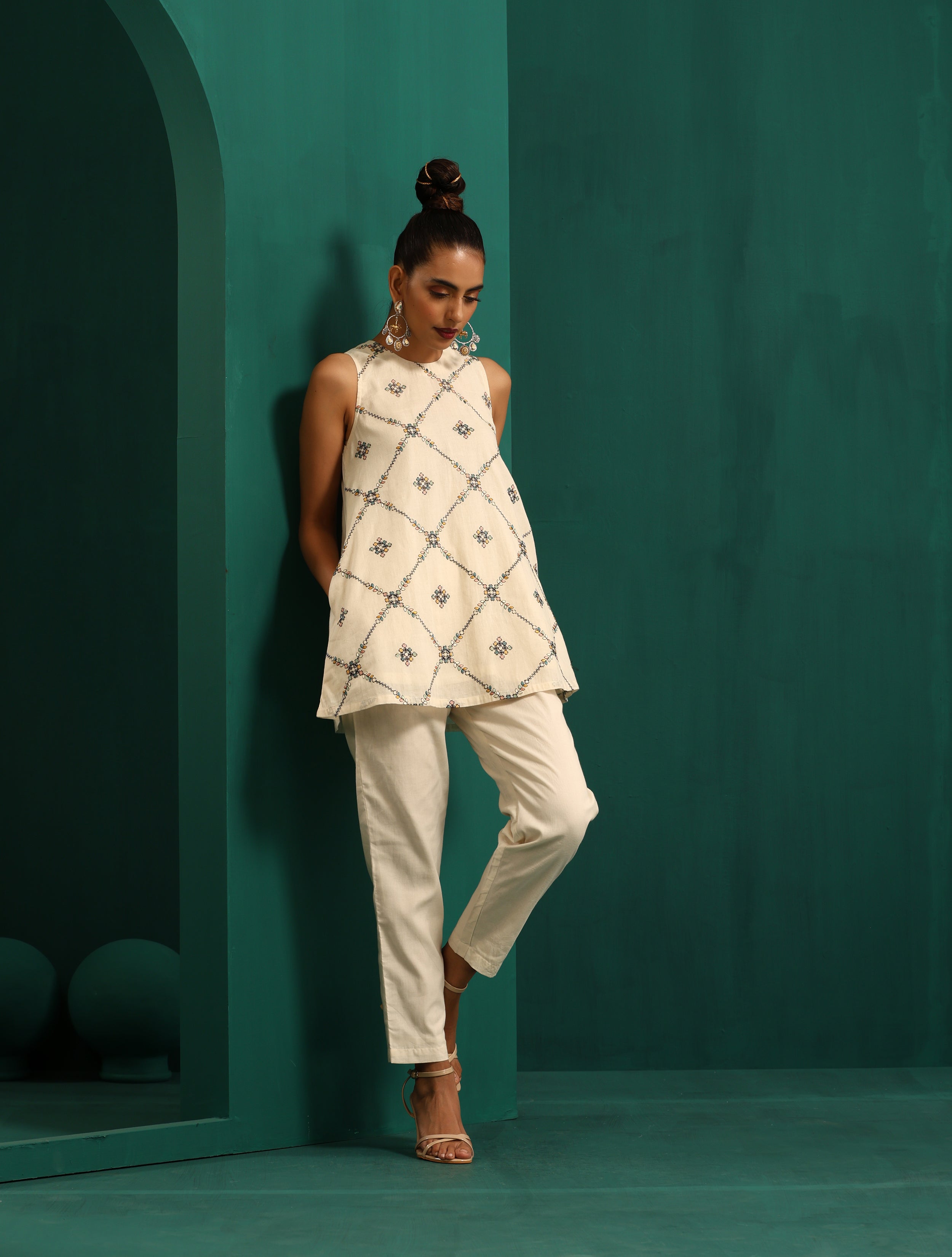 trueBrowns Ivory Rhombus Cotton Sleeveless Co-Ord Set - Distacart