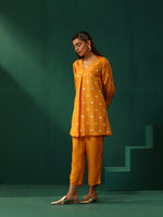Thumbnail for trueBrowns Mustard Geometric Floral Viscose Silk Front Pleat Co-ord Set - Distacart