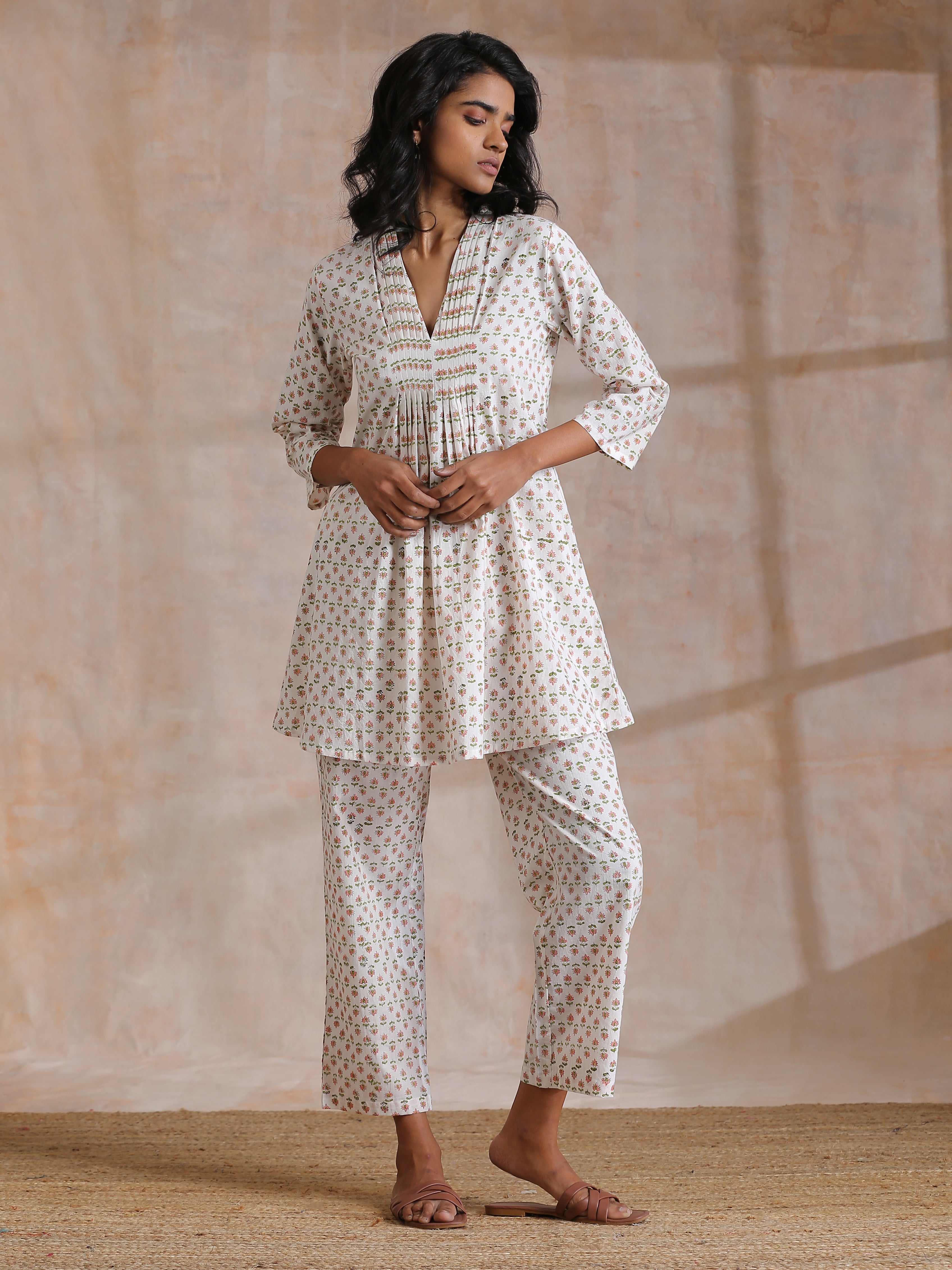 trueBrowns White With Small Floral Booti Print Cotton Pleated Co-Ord Set - Distacart