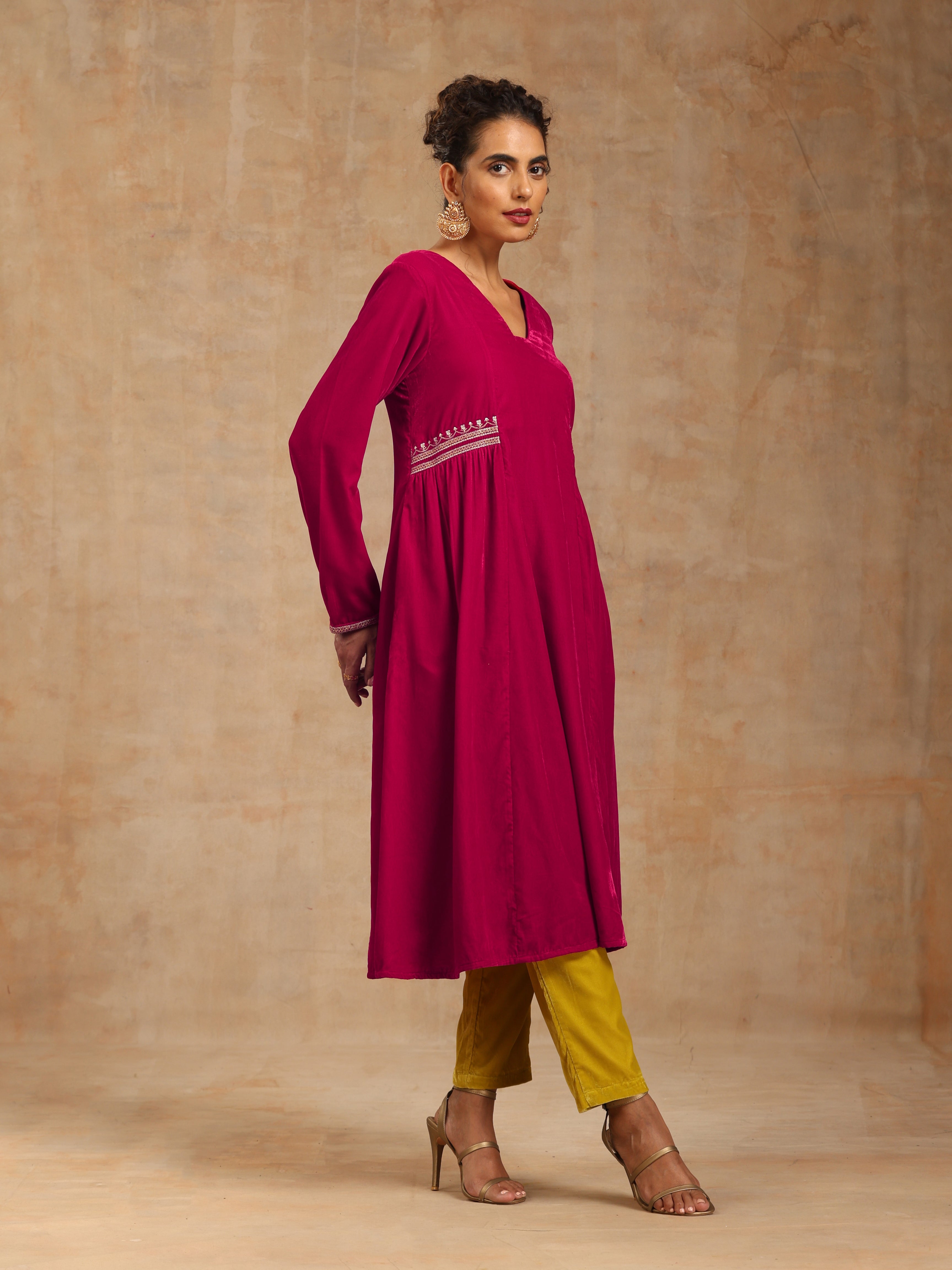 trueBrowns Rani Pink Velvet Embroidered Kurta - Distacart
