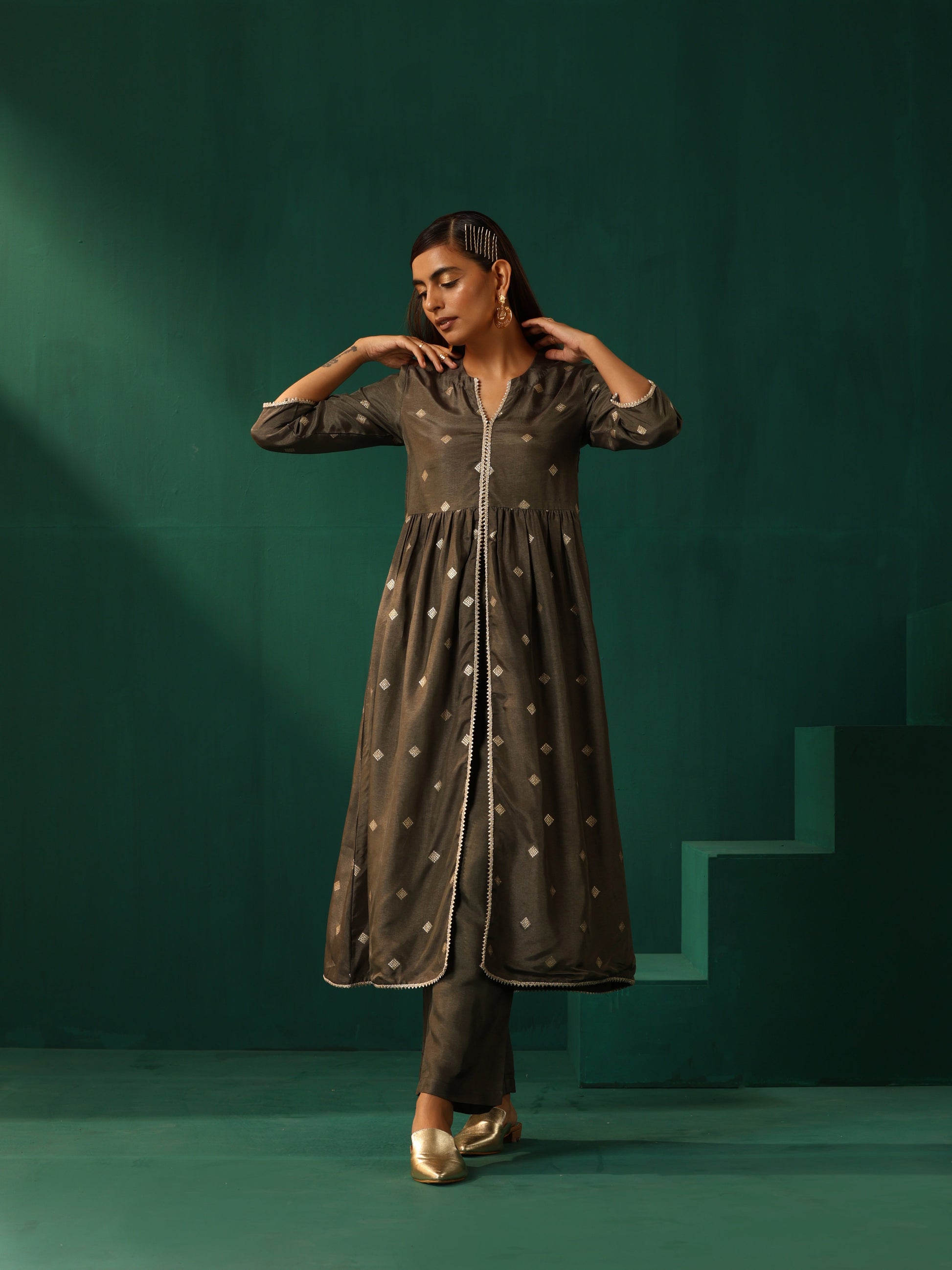 trueBrowns Grey Diamond Viscose Silk Front Slit Kurta Pant Set - Distacart