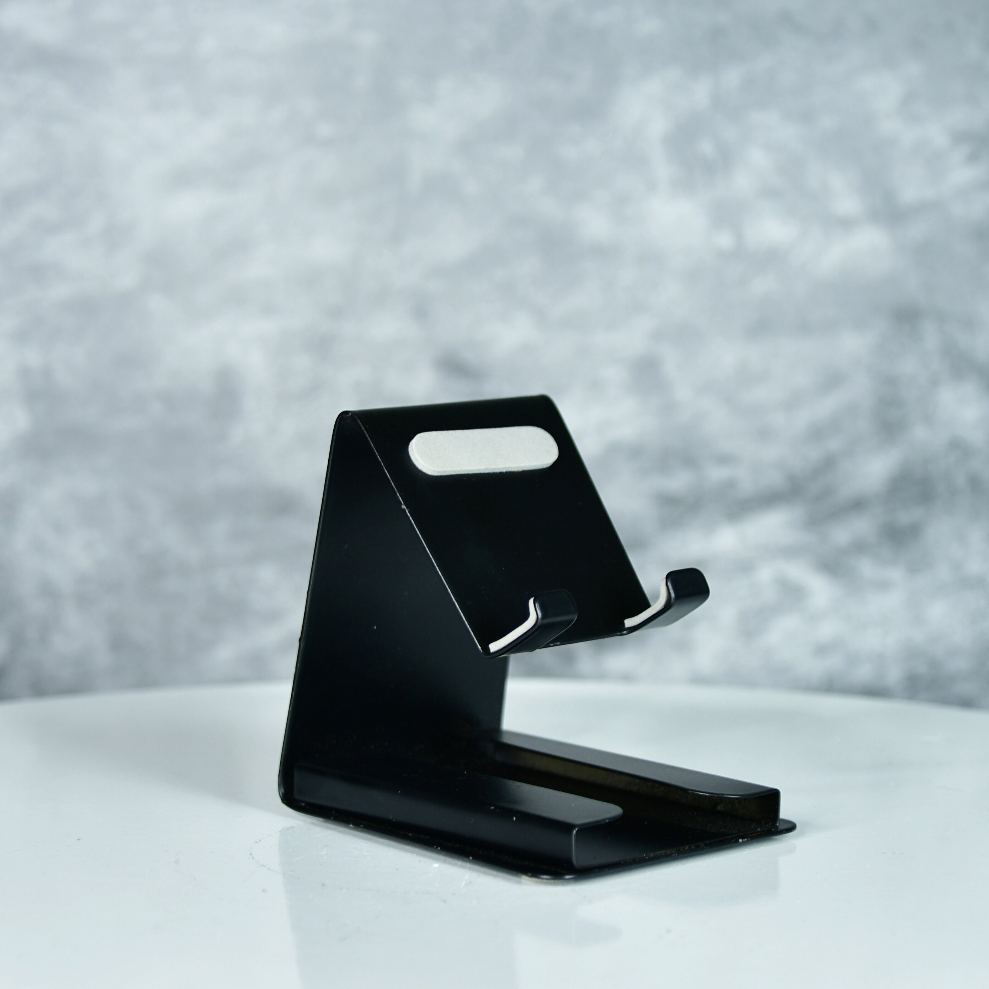 Sowpeace / White Padded Metal Phone Stand with Card Holder