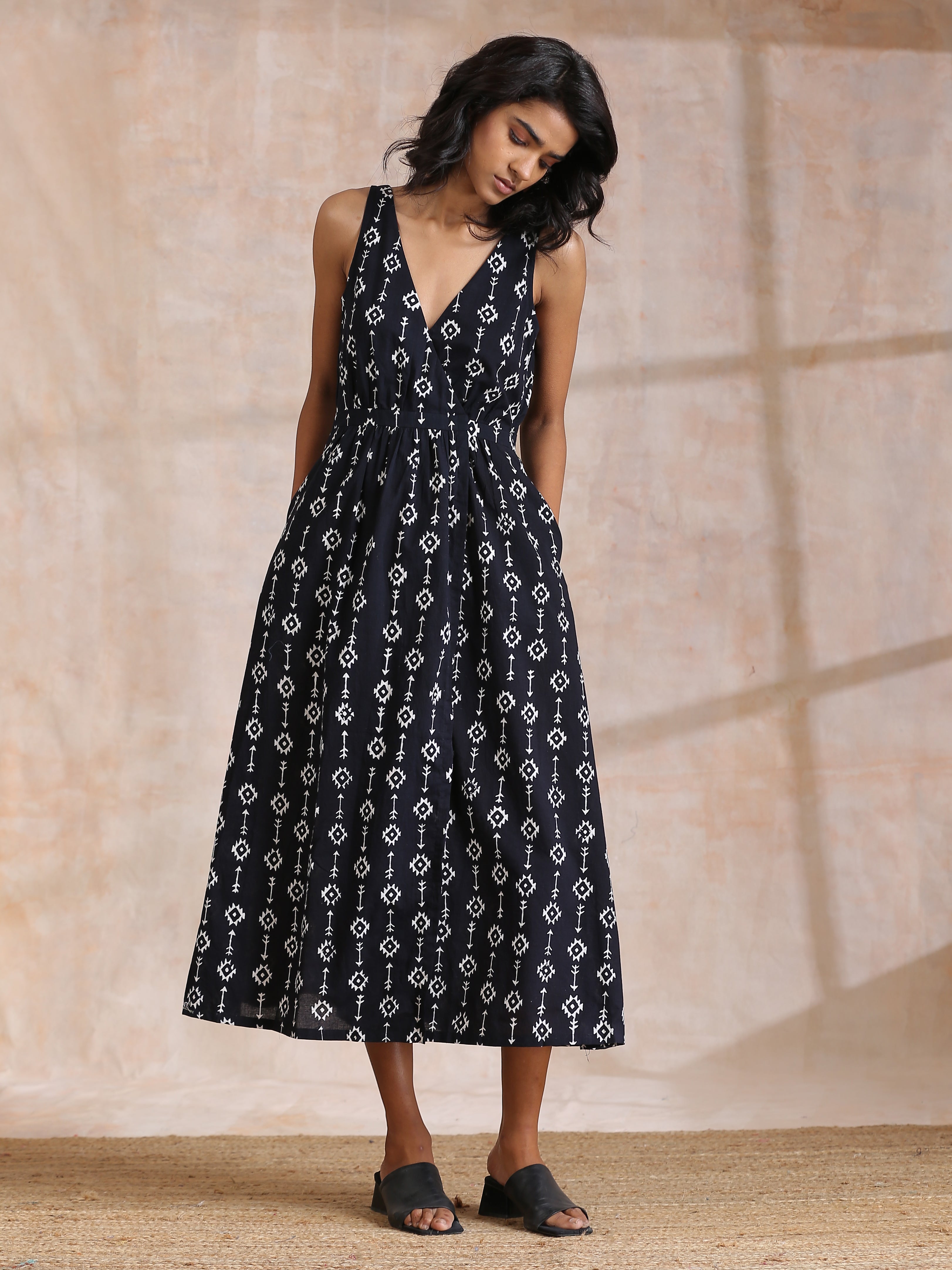 trueBrowns Black White Geometric Print Cotton Sleeveless Wrap Dress - Distacart