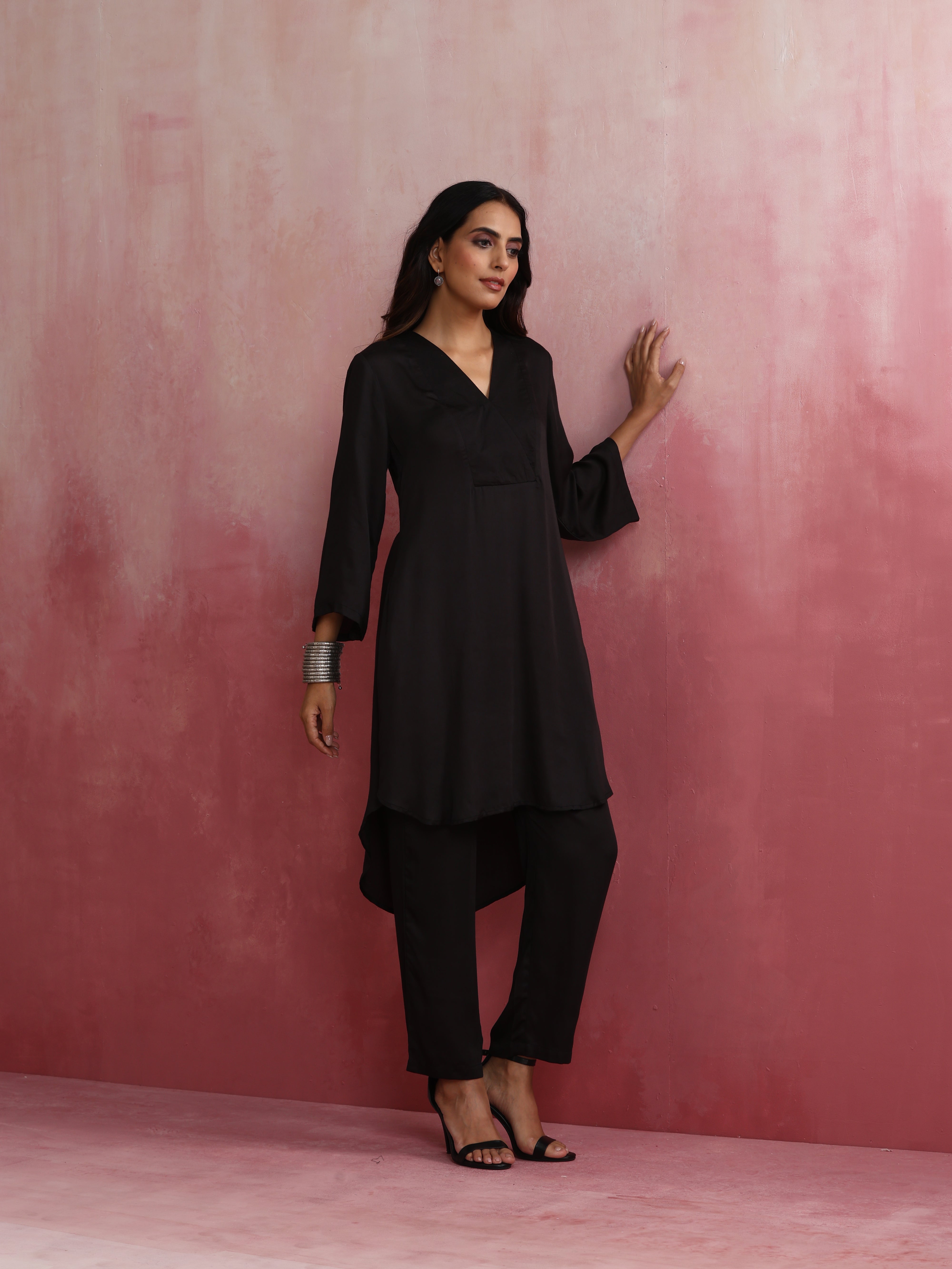 trueBrowns Black V Neck Kurta Co-ord Set - Distacart