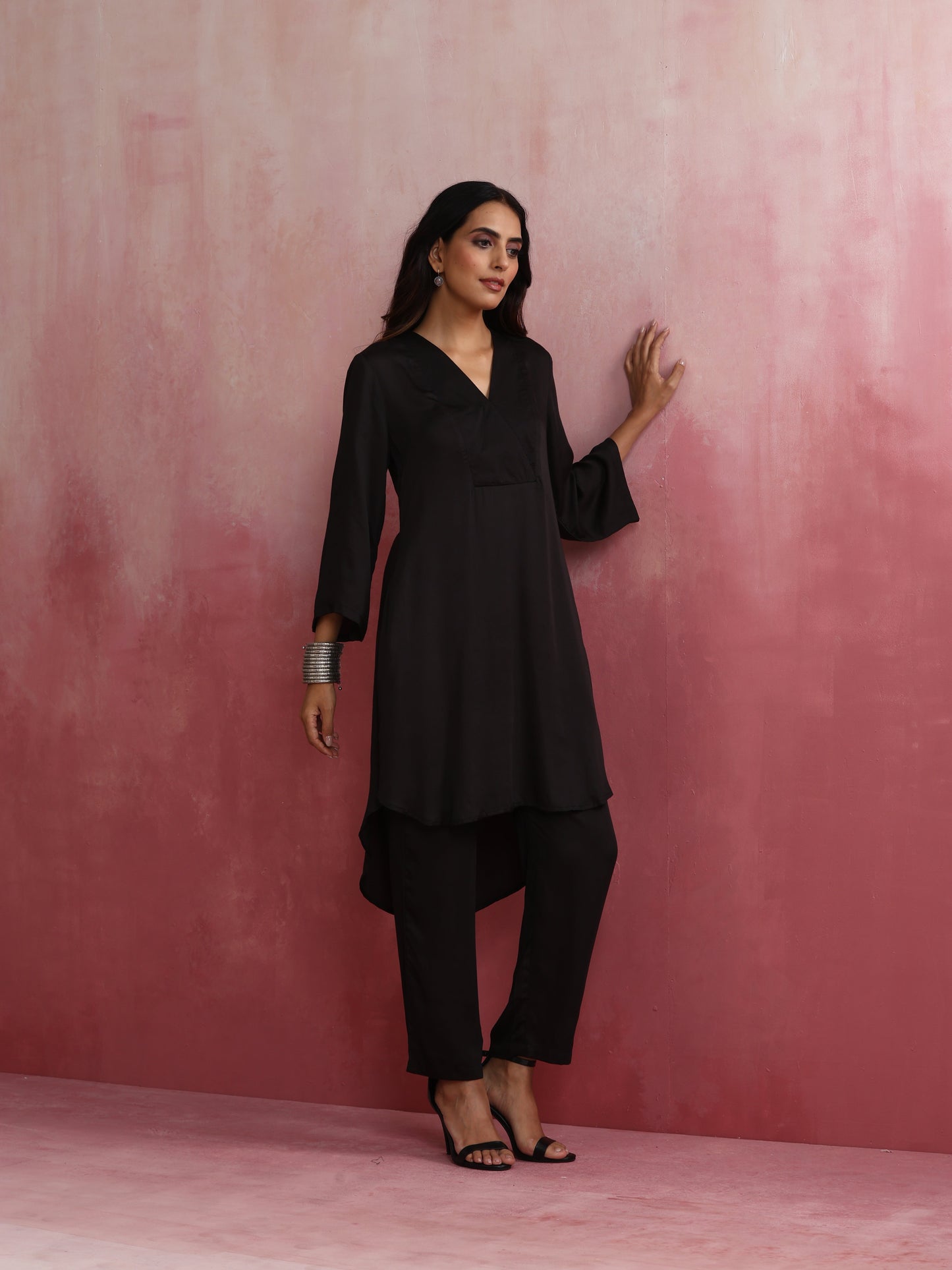 trueBrowns Black V Neck Kurta Co-ord Set - Distacart