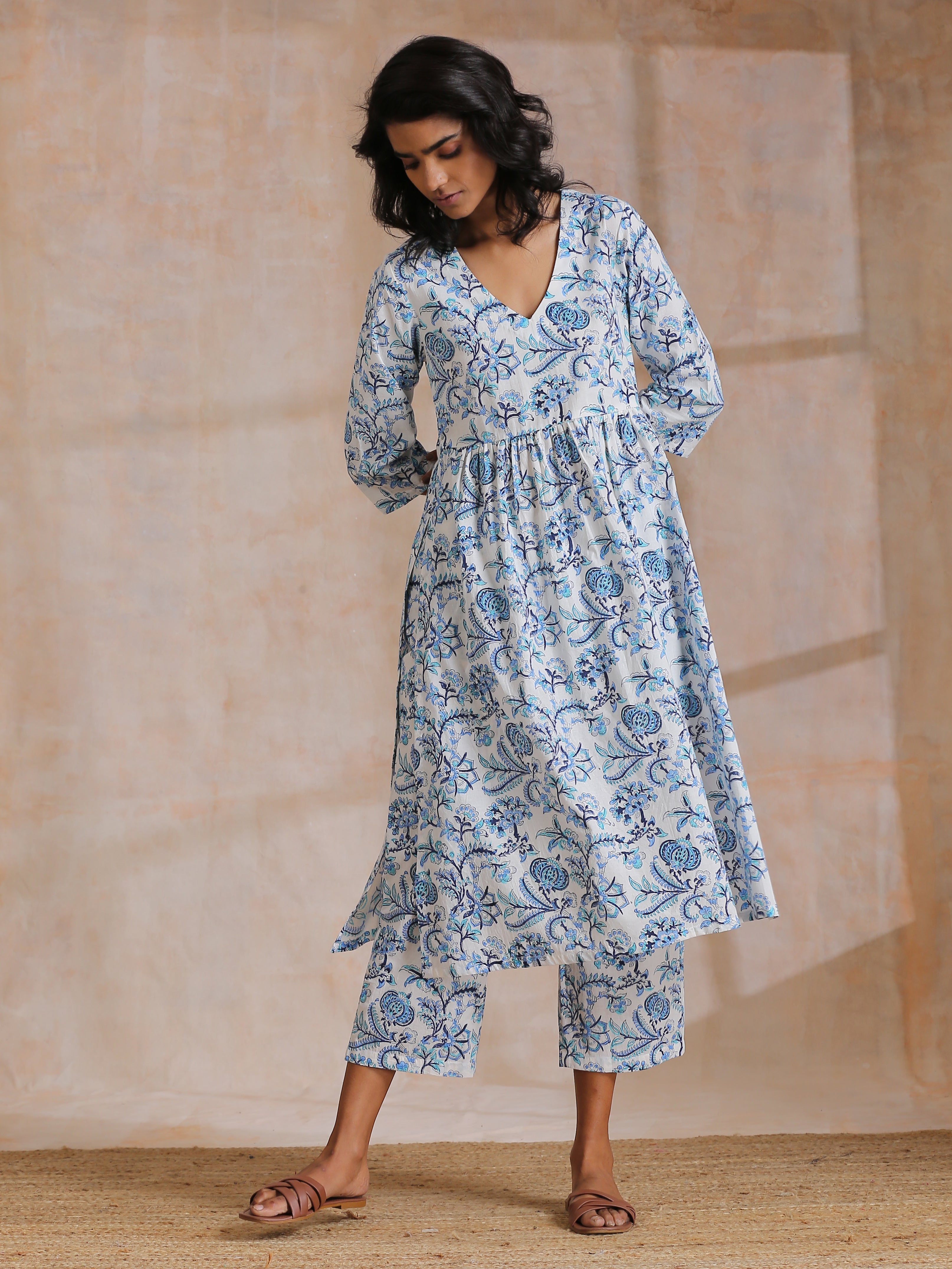 trueBrowns White With Overall Blue Print Cotton Slit Gathered Kurta Set - Distacart