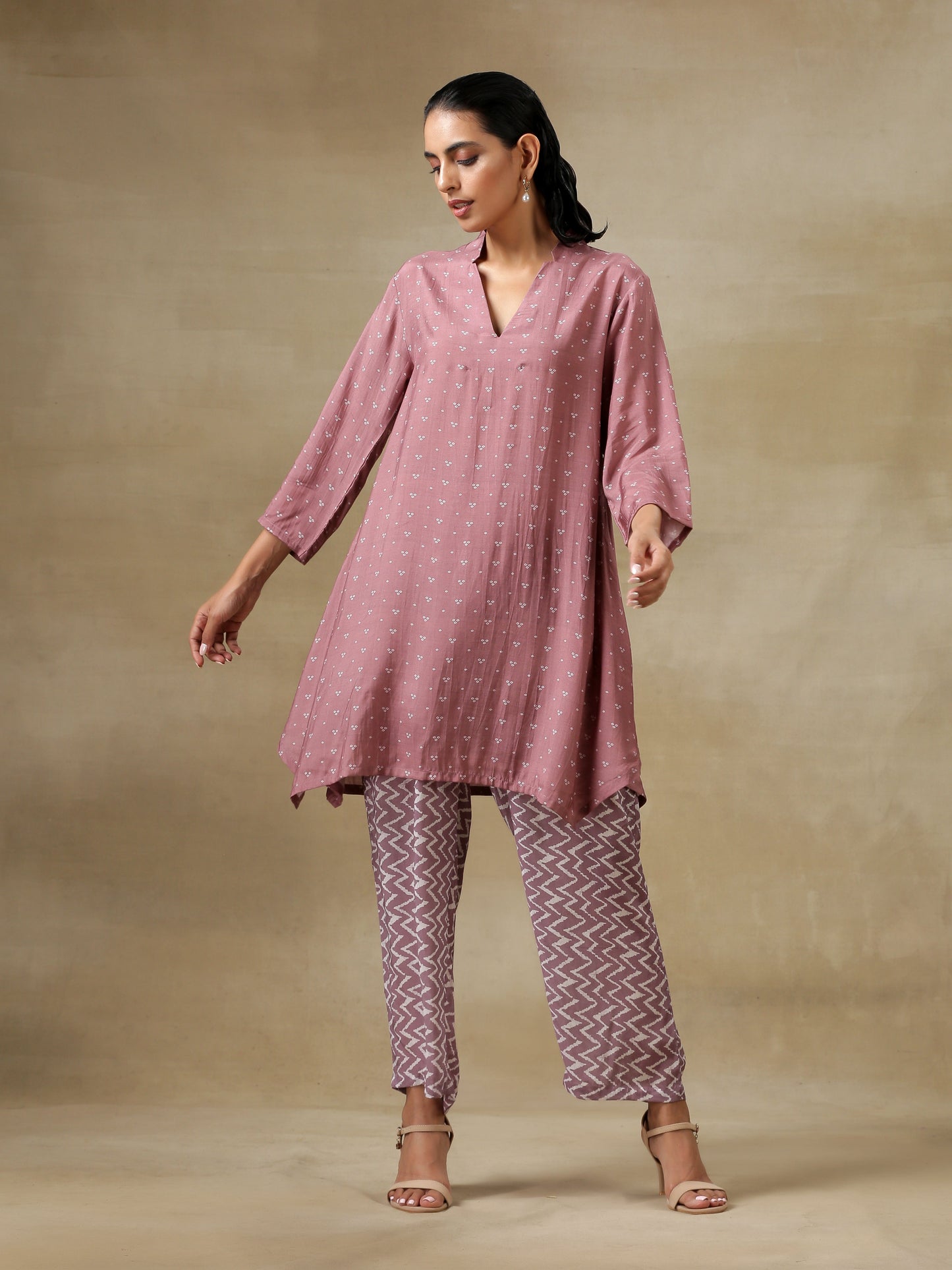 trueBrowns Dark Mauve Bandhani Printed Silk Collared Co-Ord Set - Distacart