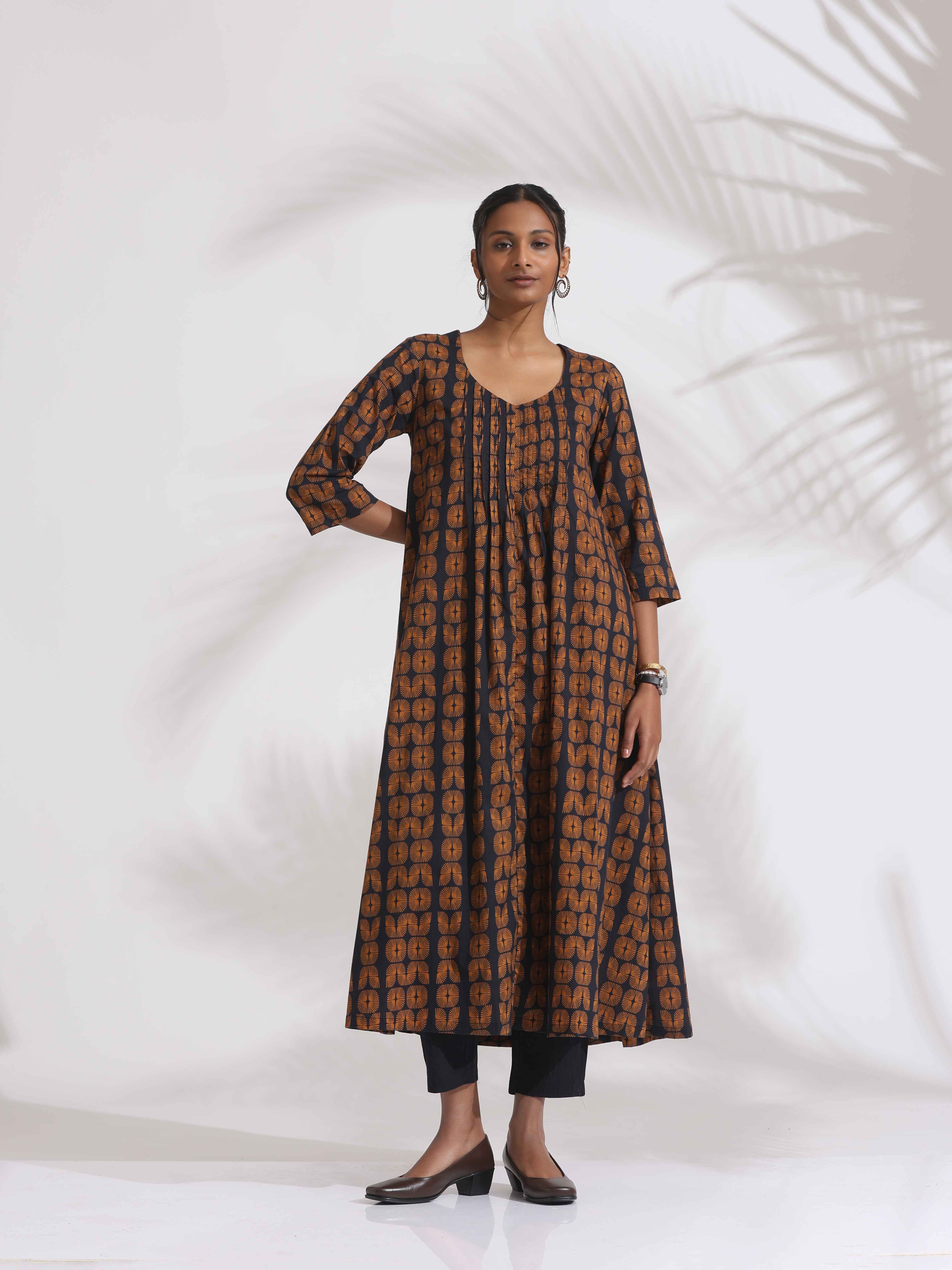 trueBrowns Black Cotton Print Pleated Flared Kurta Set - Distacart