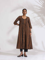 Thumbnail for trueBrowns Black Cotton Print Pleated Flared Kurta Set